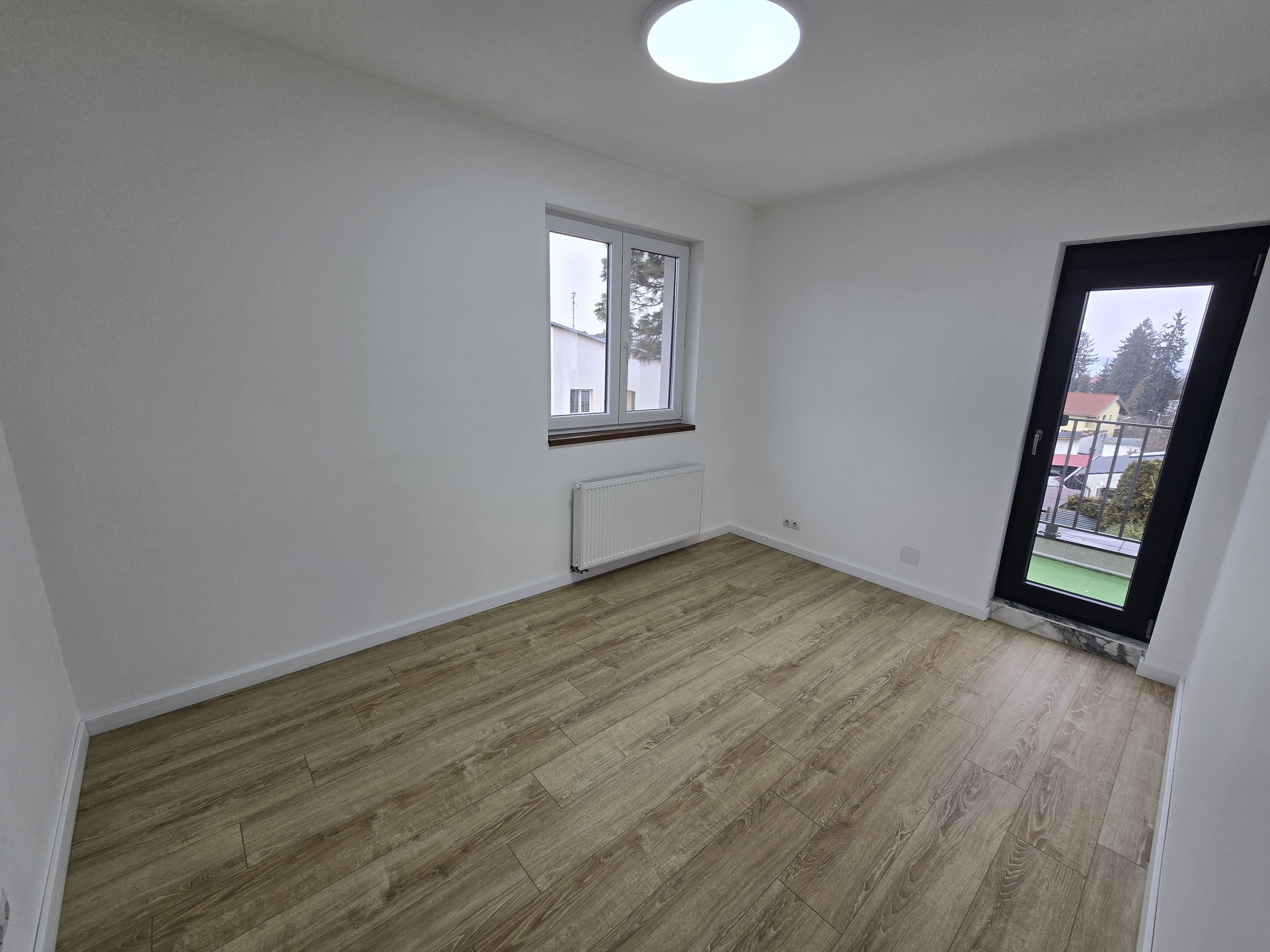 Apartament 3 camere,2 terase,2 băi,95mp,zona Centrală — fotografia 4