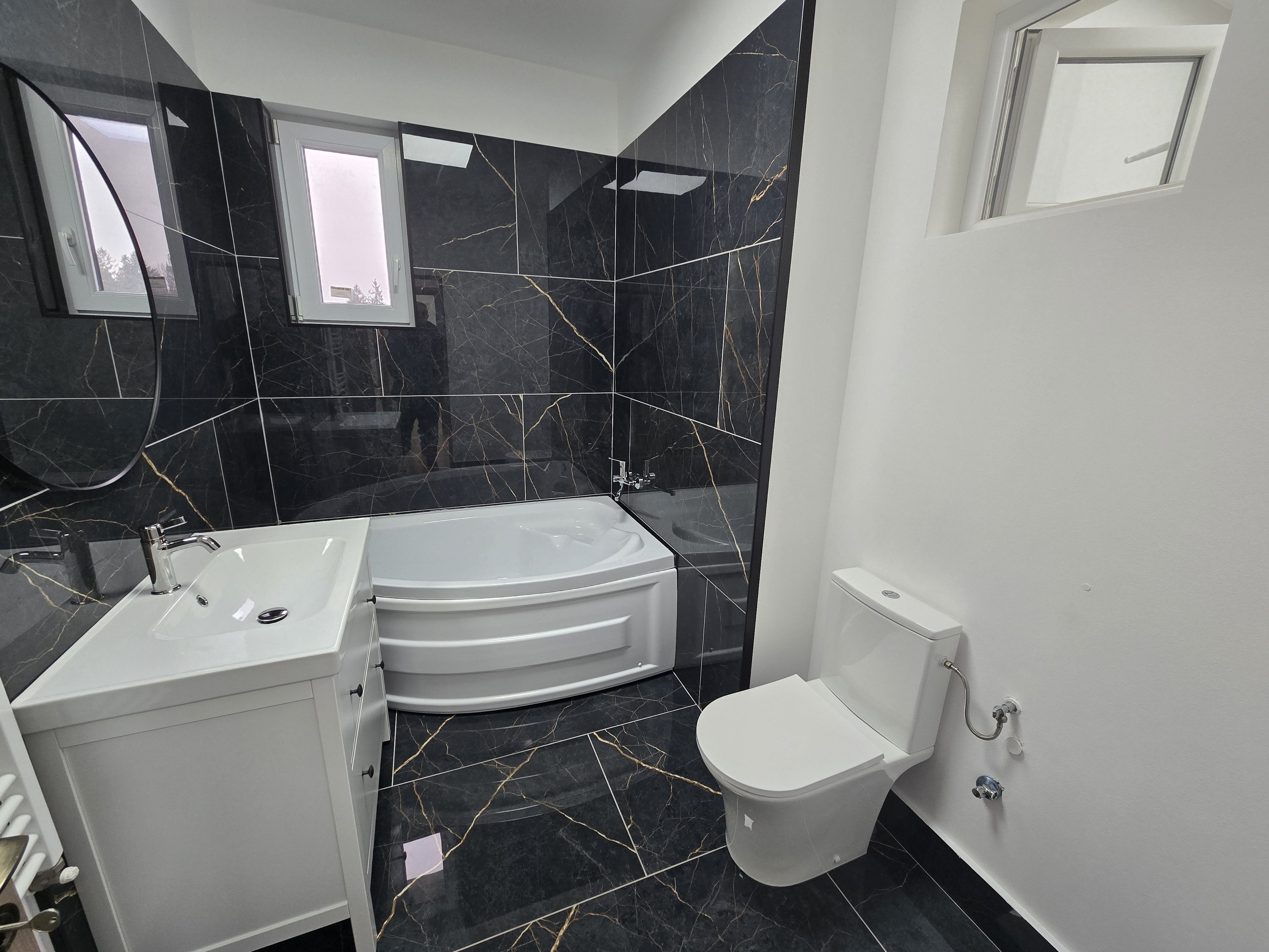 Apartament 3 camere,2 terase,2 băi,95mp,zona Centrală — fotografia 6