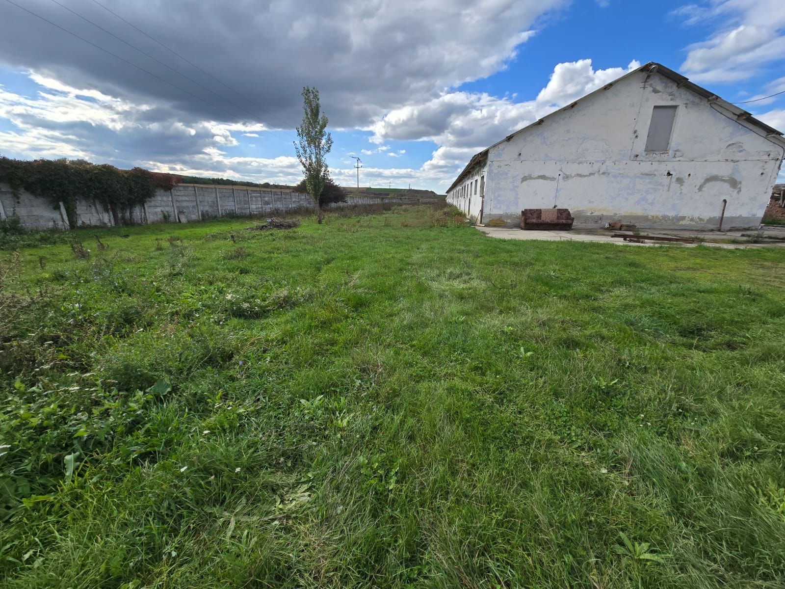 Teren+clădiri 60.000 mp.18 euro mp.deschidere la autostradă, — fotografia 2