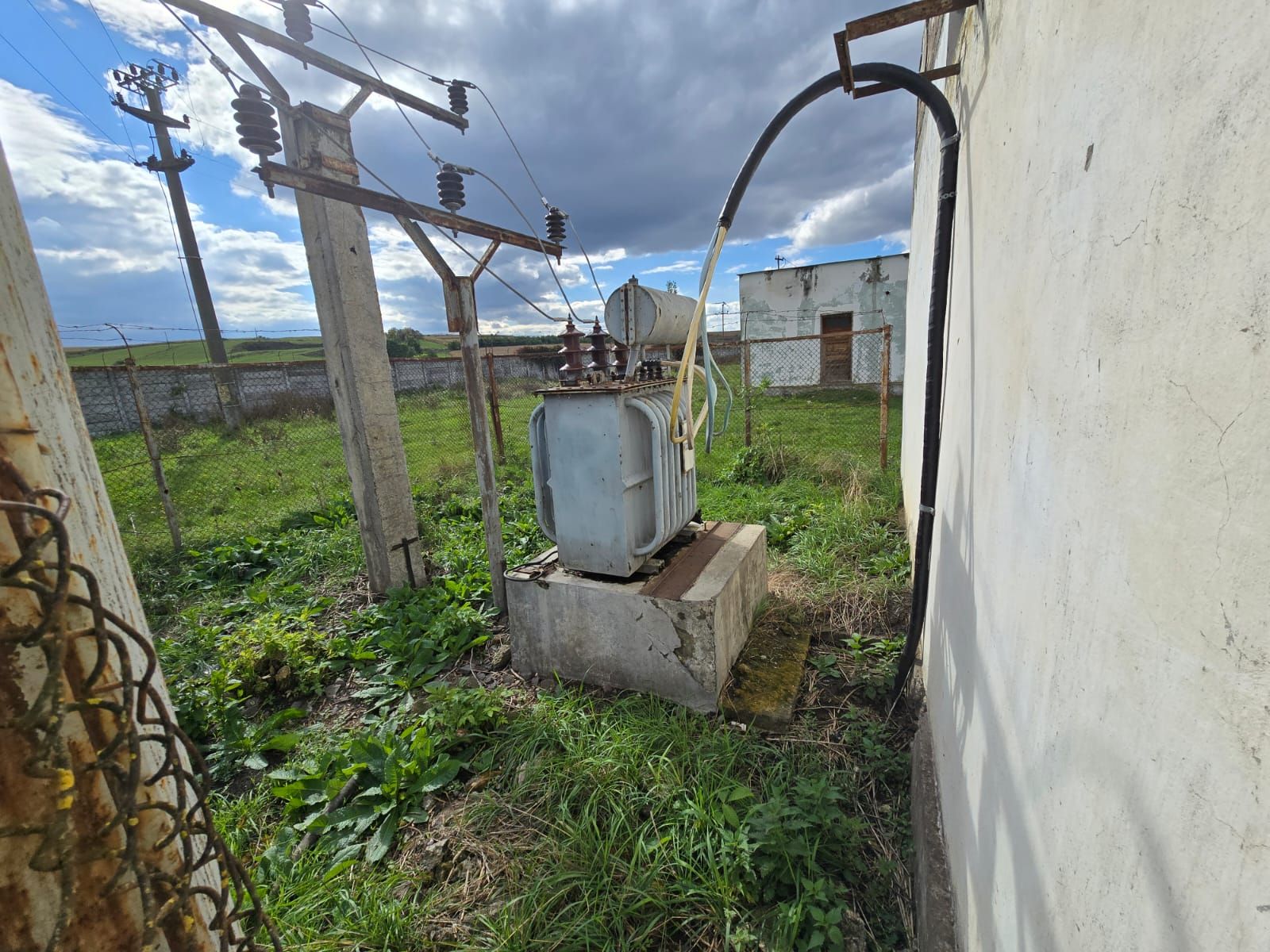 Teren+clădiri 60.000 mp.18 euro mp.deschidere la autostradă, — fotografia 4