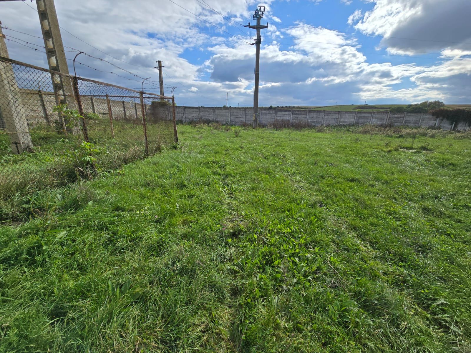 Teren+clădiri 60.000 mp.18 euro mp.deschidere la autostradă, — fotografia 5