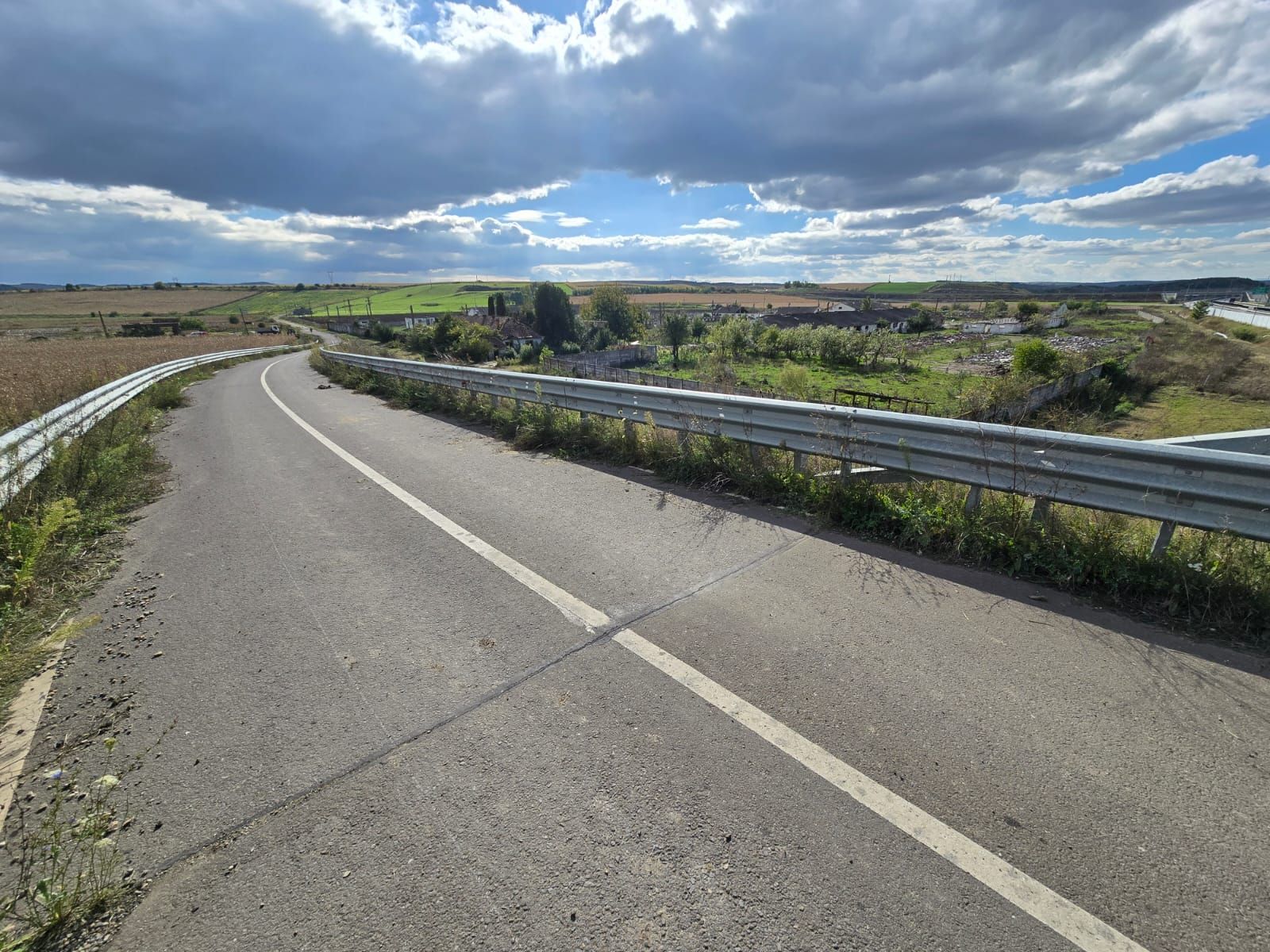 Teren+clădiri 60.000 mp.18 euro mp.deschidere la autostradă, — fotografia 6