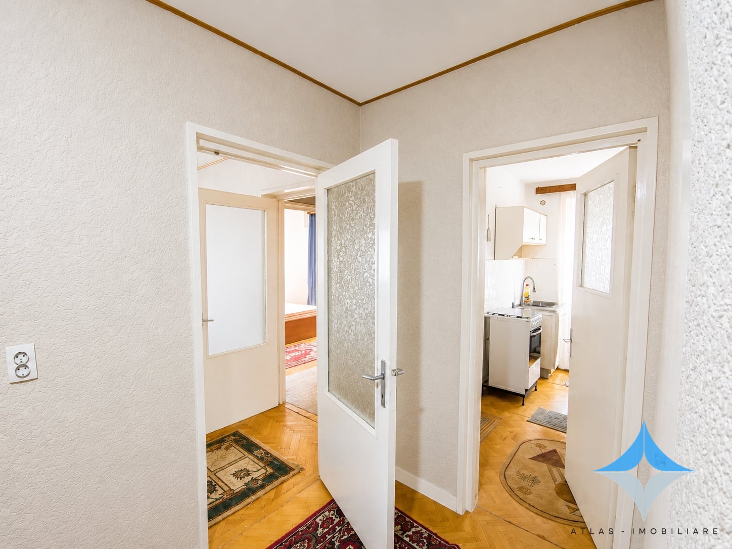 Apartament 2 camere decomandat de vânzare în George Enescu – etaj 3, bloc cu lif — fotografia 4