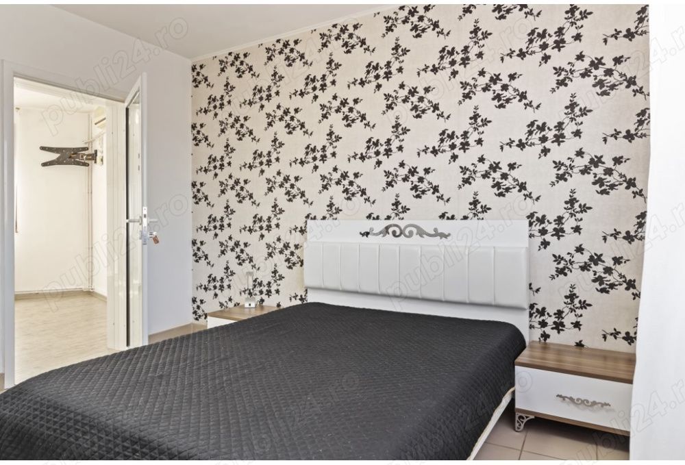 Cladire cu spatiu comercial stradal — fotografia 6