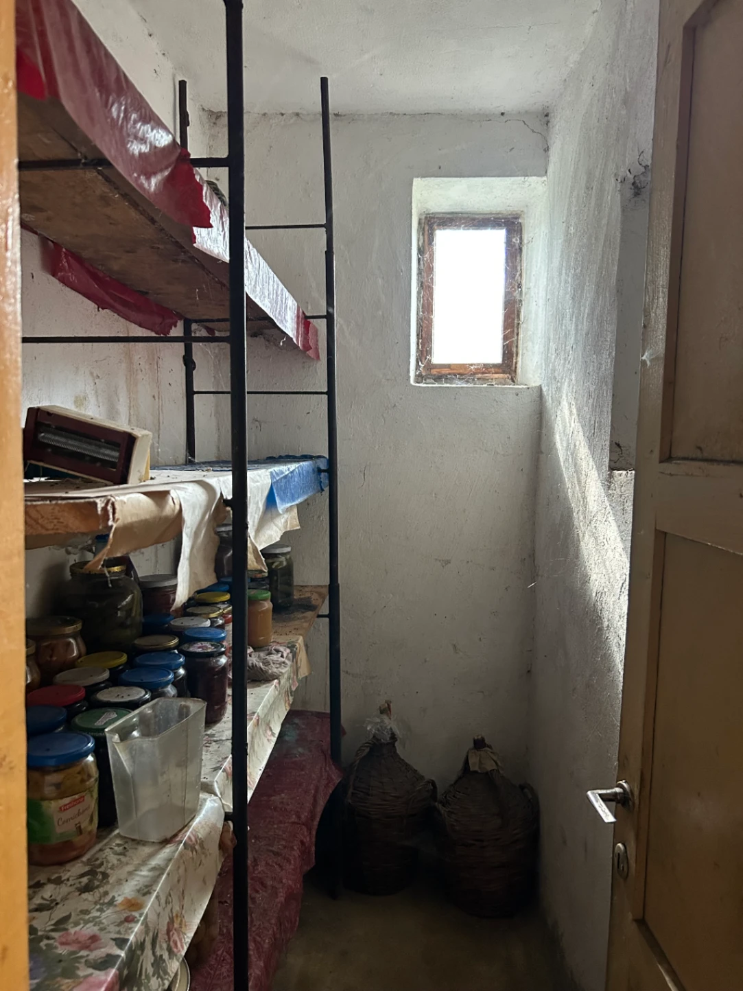 Gospodărie tradițională cu 1.650 mp teren, livadă și anexe – Chesău,comuna Mociu — fotografia 12