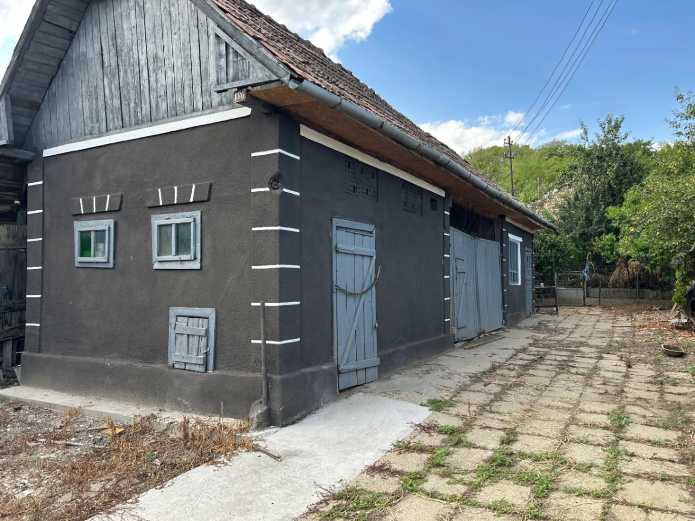 Gospodărie tradițională cu 1.650 mp teren, livadă și anexe – Chesău,comuna Mociu — fotografia 3