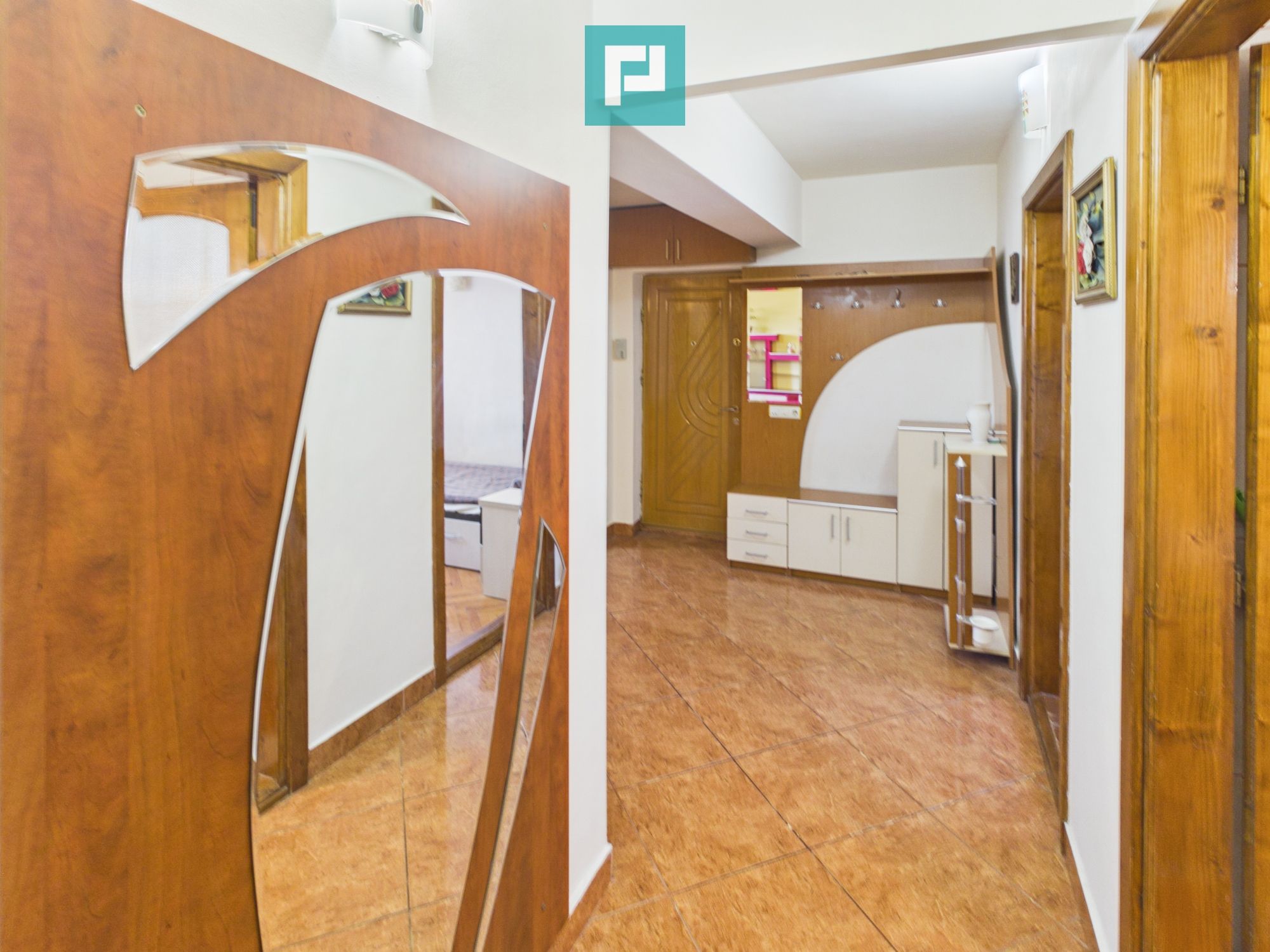 Apartament 3 camere de inchiriat - 360 €/lună — fotografia 2