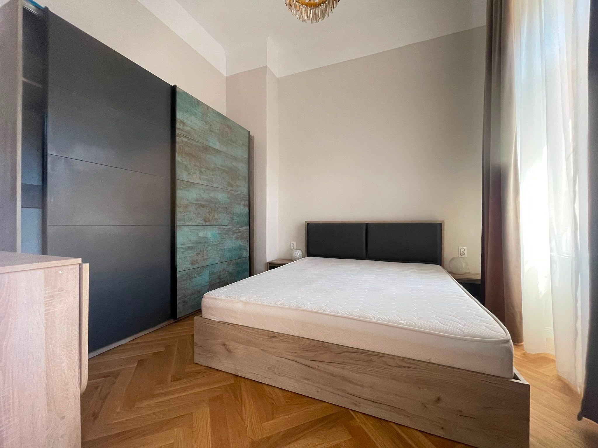 APARTAMENT PREMIUM DE ÎNCHIRIAT – 3 CAMERE – ZONĂ CENTRALĂ — fotografia 2