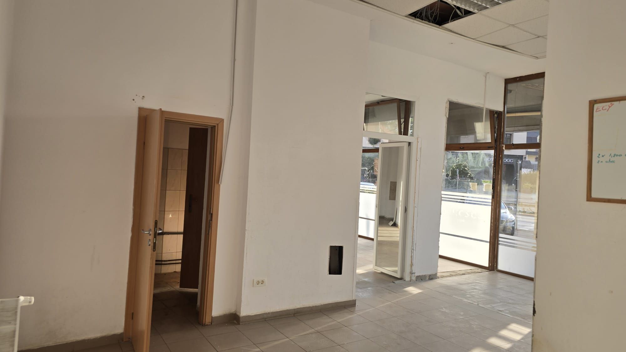 Spatiu comercial de aproximativ 120 mp | Vitrina de 14 m | I.L. Caragiale, Resita — fotografia 9