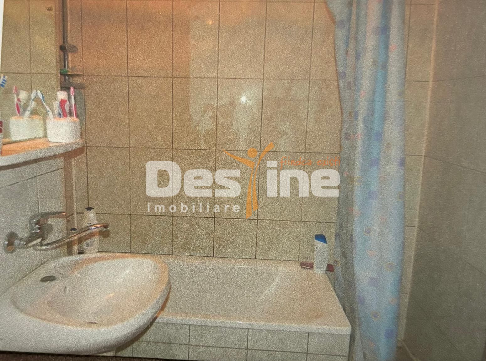 Apartament 3 camere cu loc de parcare inclus situat pe Calea Bucuresti — fotografia 7
