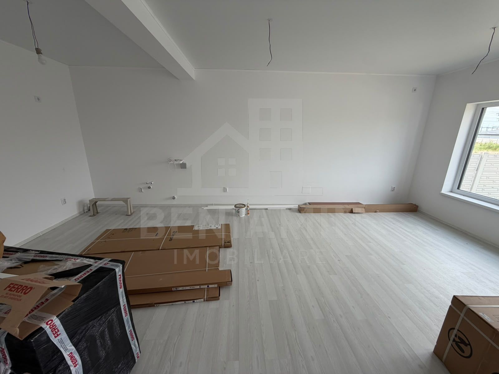 Casa-3 Dormitore-3 bai-Teren 300mp-Damila str Ficusului-La cheie — fotografia 3