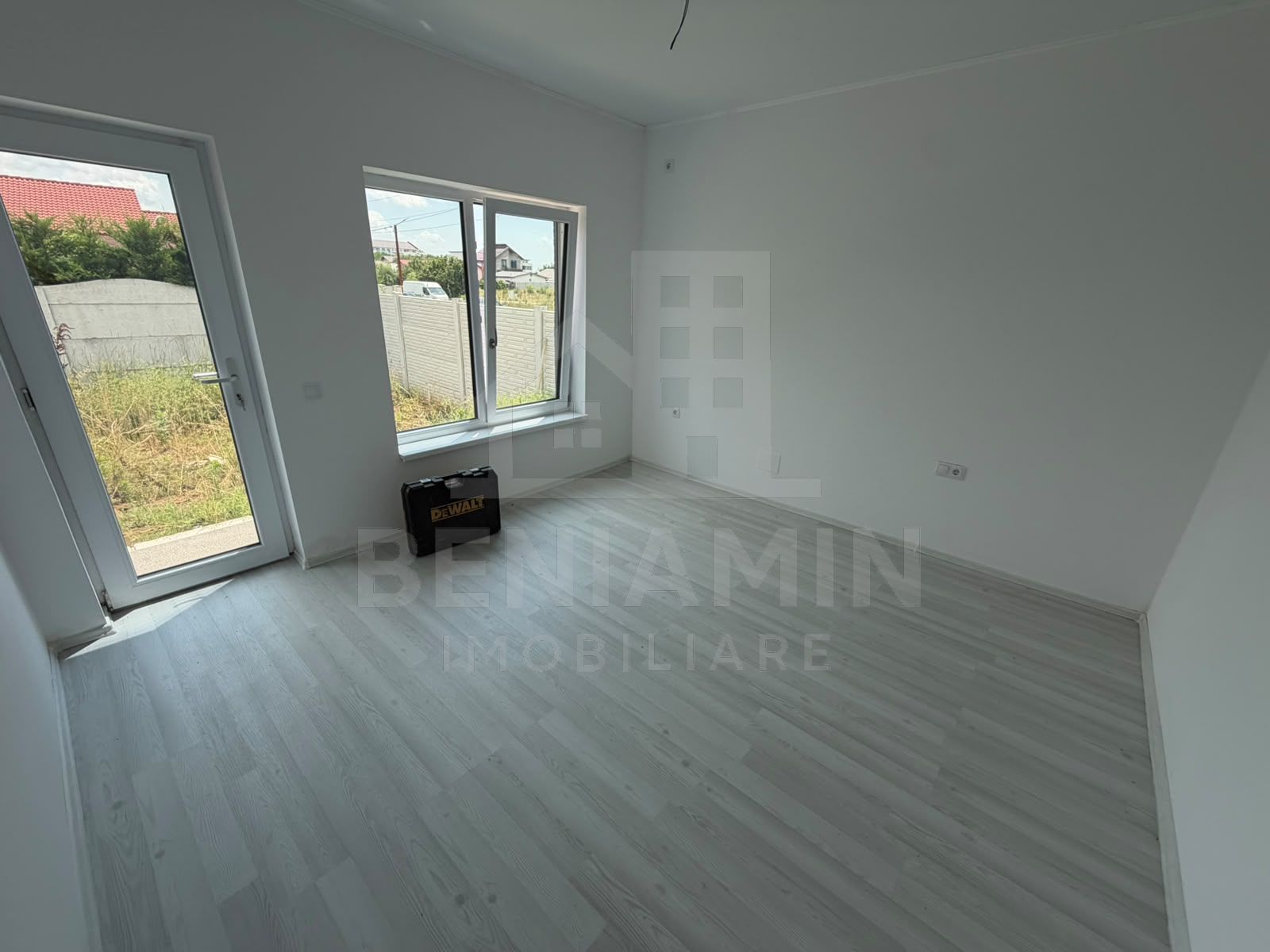 Casa-3 Dormitore-3 bai-Teren 300mp-Damila str Ficusului-La cheie — fotografia 6