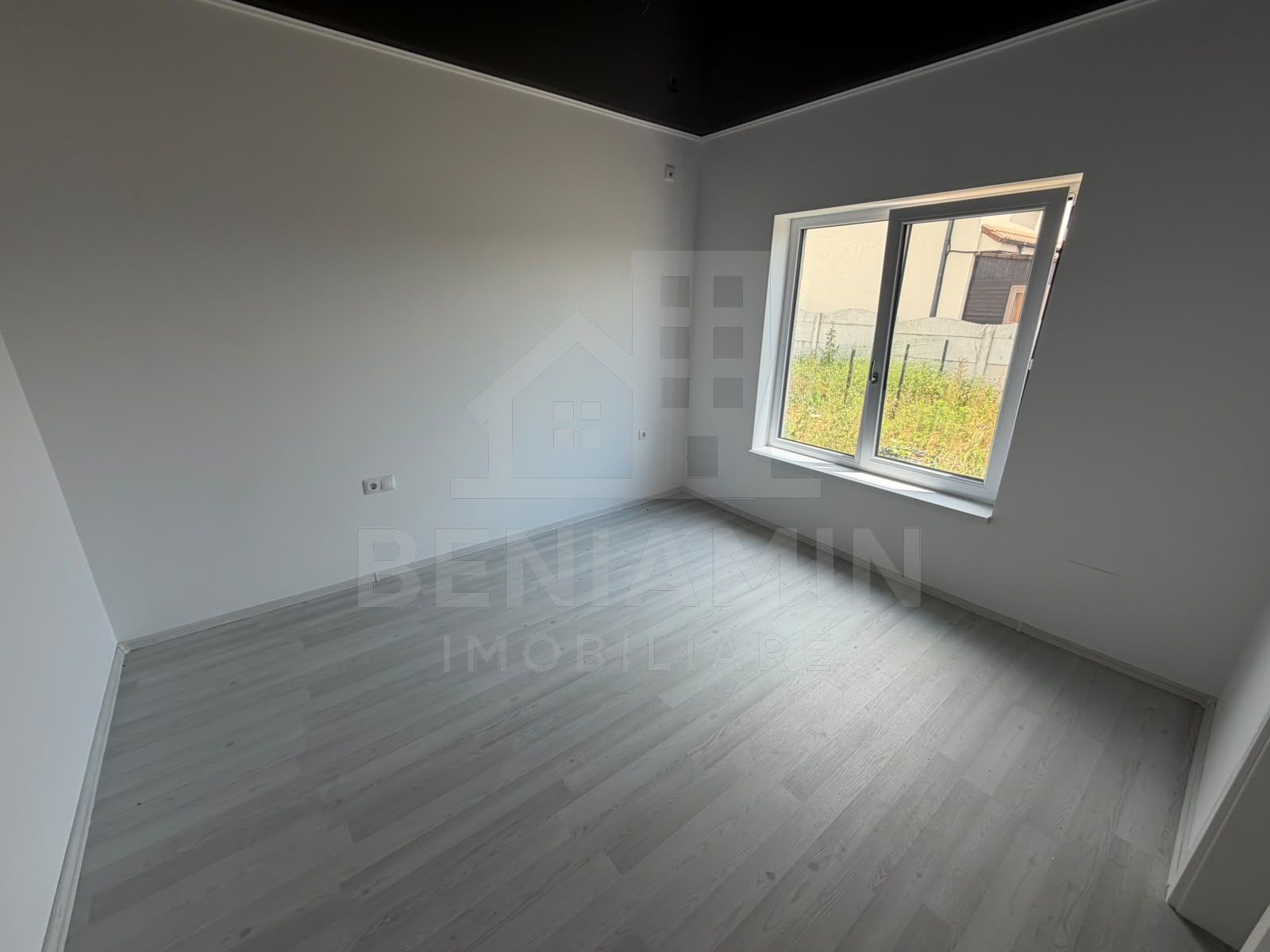Casa-3 Dormitore-3 bai-Teren 300mp-Damila str Ficusului-La cheie — fotografia 7