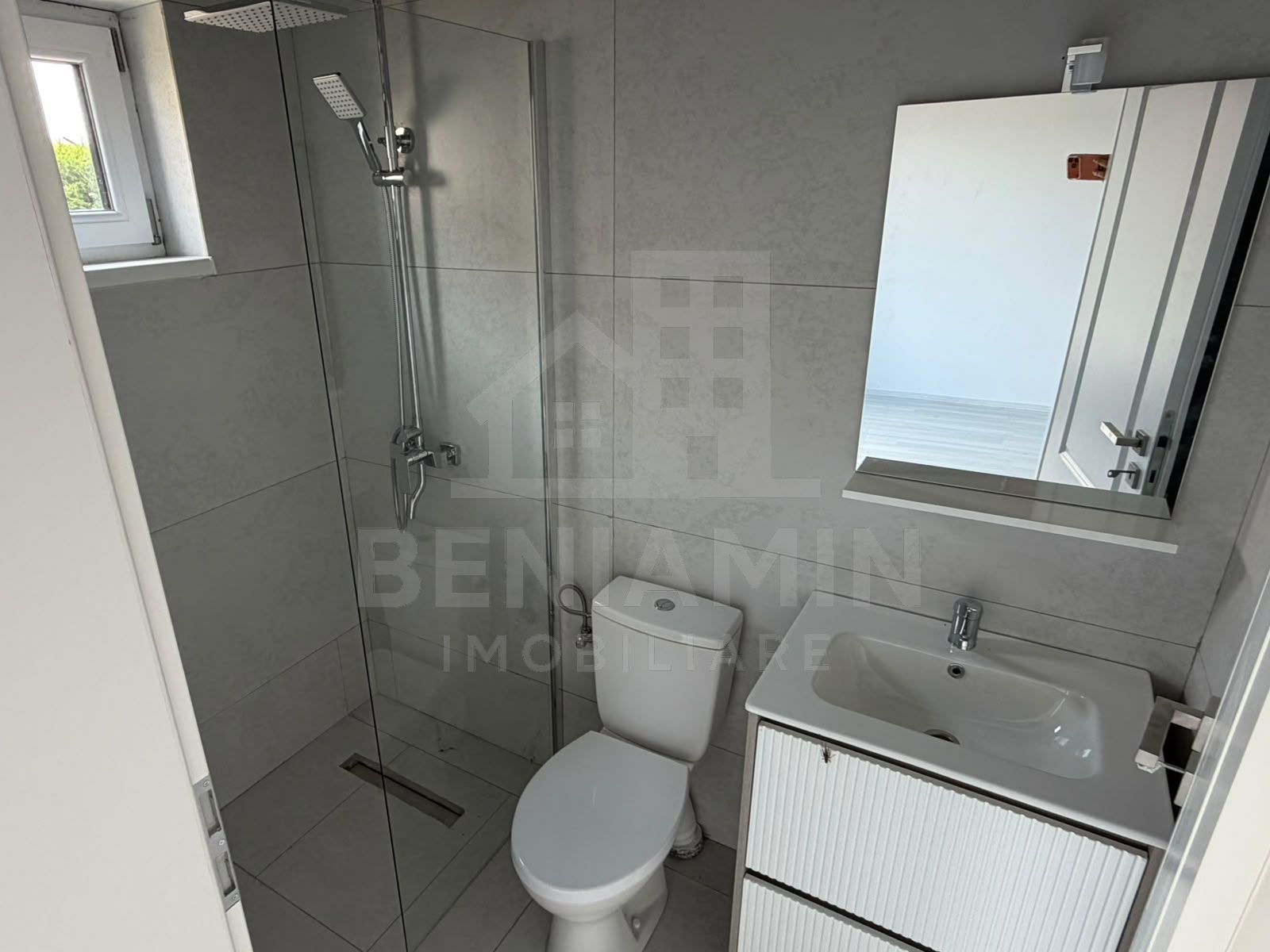 Casa-3 Dormitore-3 bai-Teren 300mp-Damila str Ficusului-La cheie — fotografia 9
