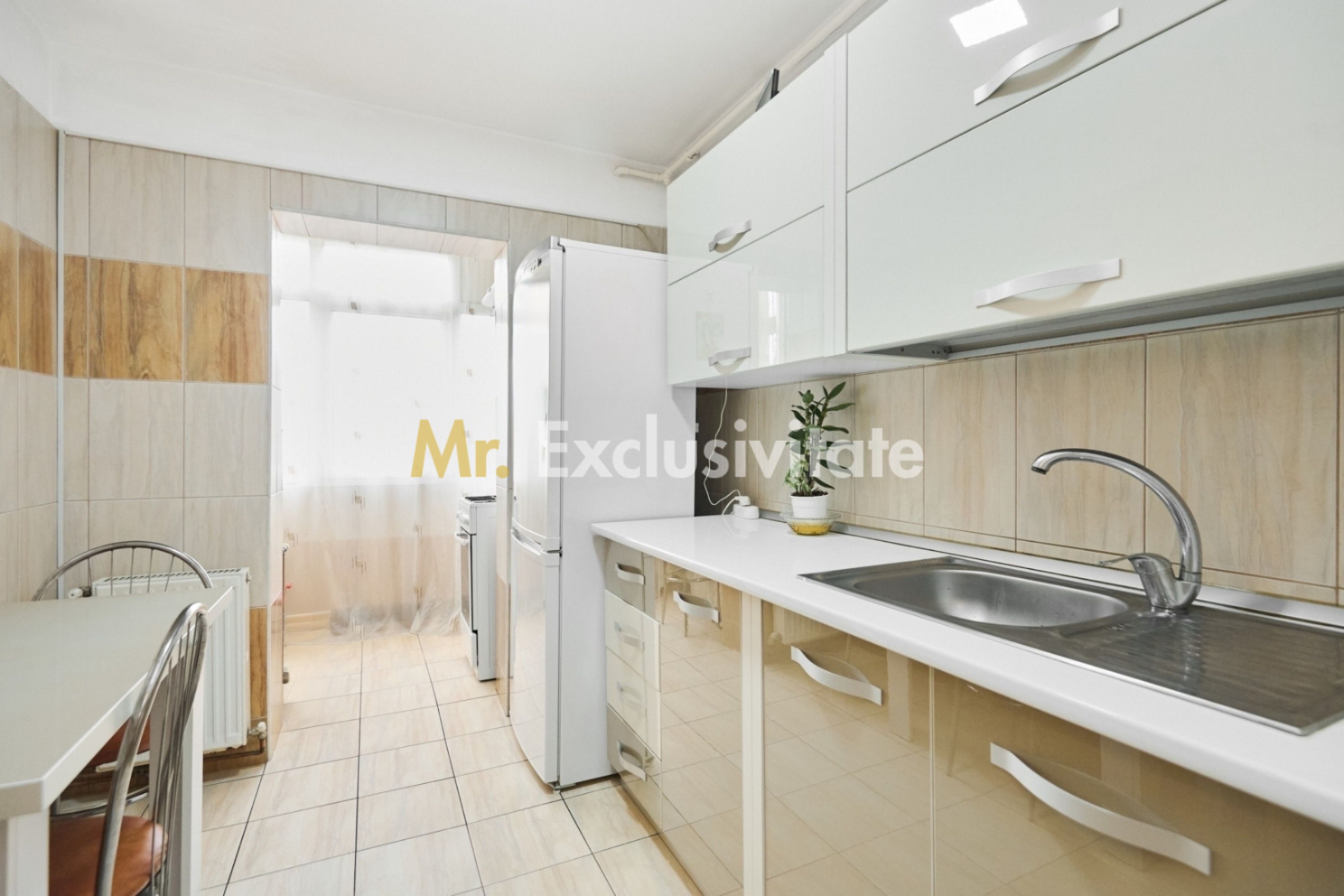 Apartament Mioveni , etajul 2 , decomandat ! — fotografia 5