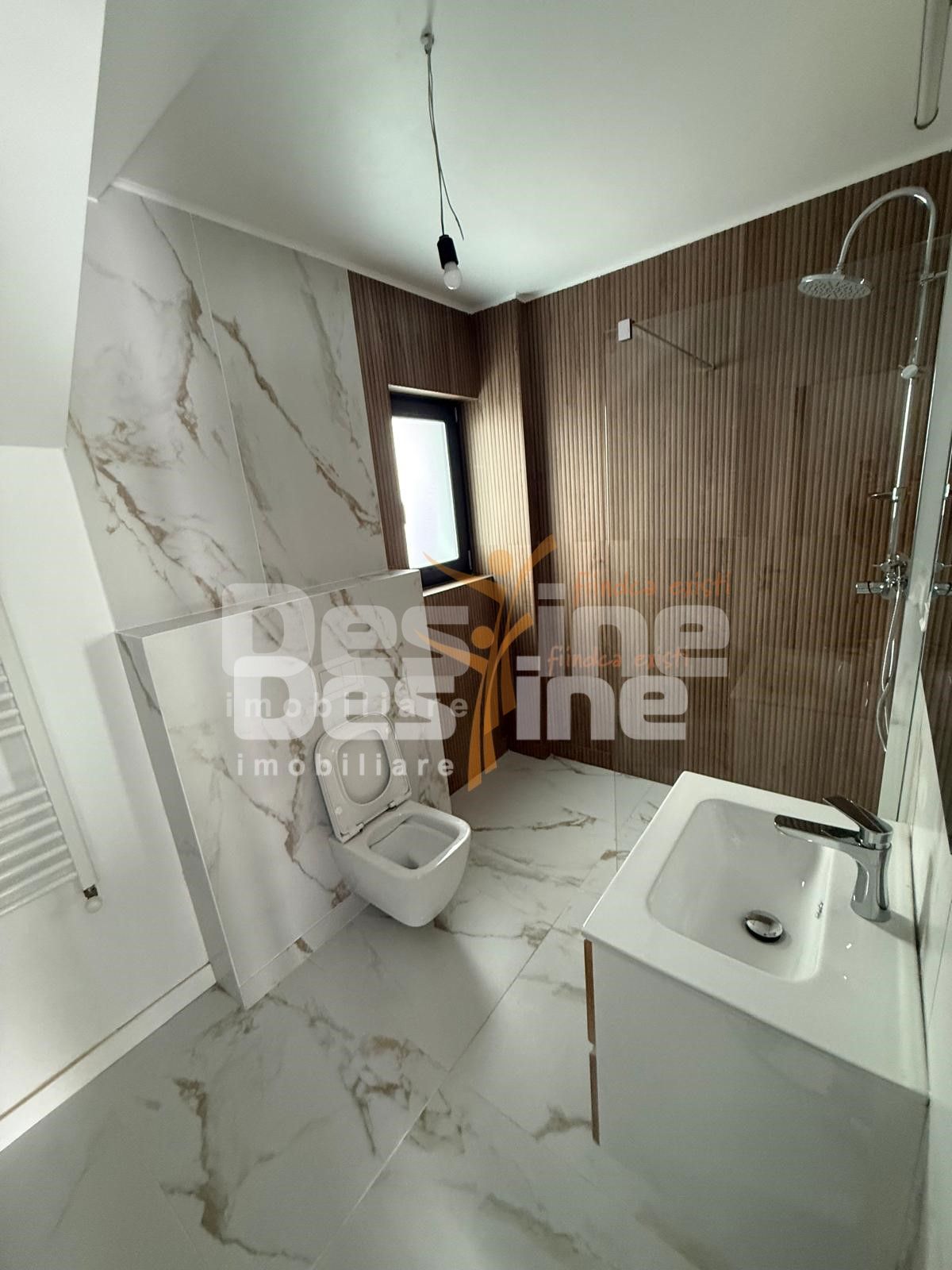 Casa cu etaj, 4 camere 170.000 euro, Comision 0% — fotografia 5