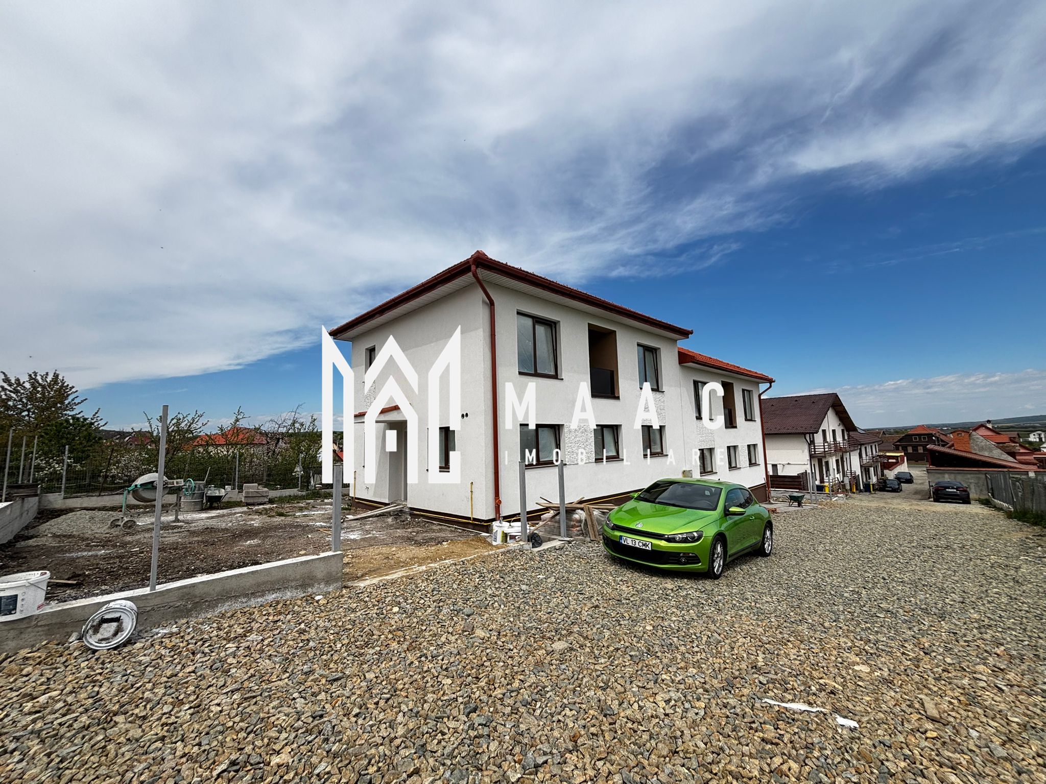 Casă Tip Duplex | 4 Camere | 2 Balcoane | Terasă | Șura Mică