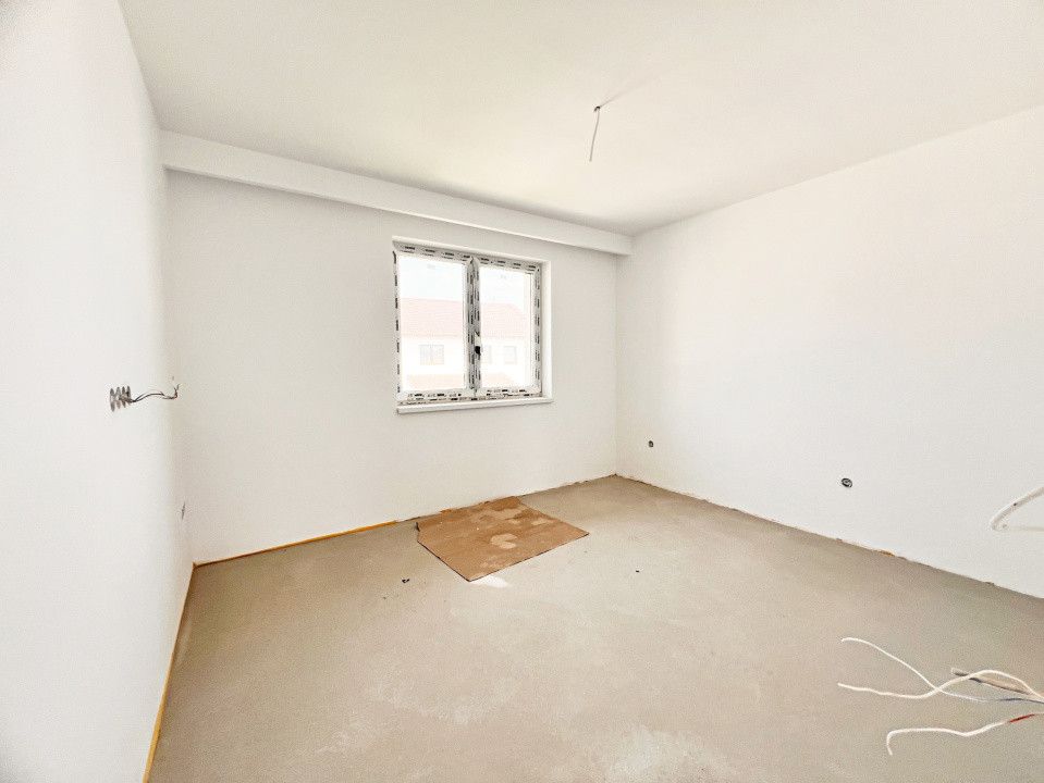 Casa 4 camere de inchiriat zona Mall Selimbar Sibiu teren 261mp — fotografia 4