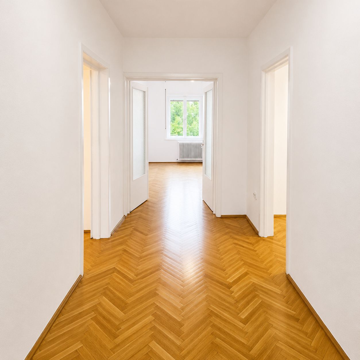 Apartament spațios cu 3 camere, 87 mp utili, 2 garaje, etaj 1 la casă — fotografia 3