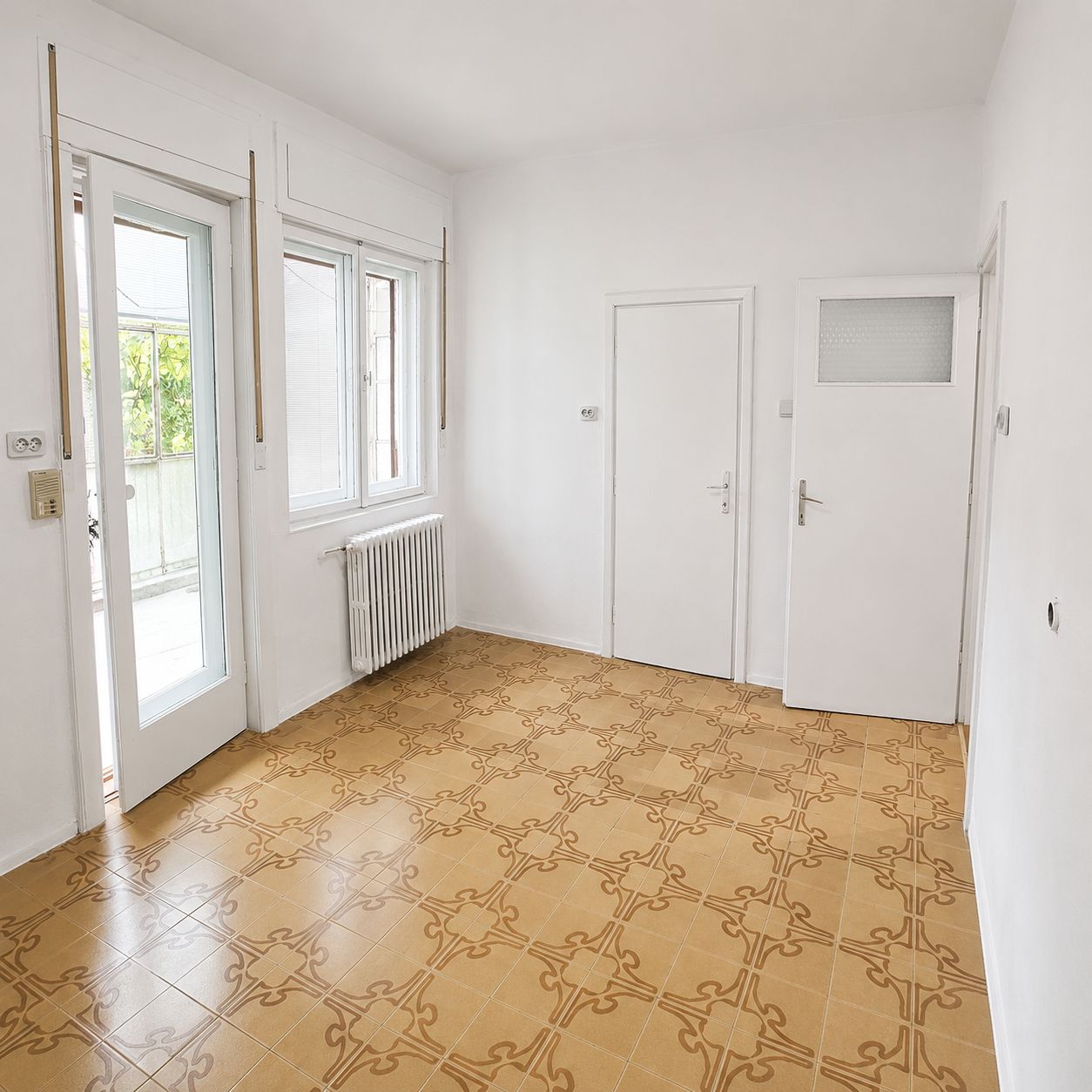 Apartament spațios cu 3 camere, 87 mp utili, 2 garaje, etaj 1 la casă — fotografia 5