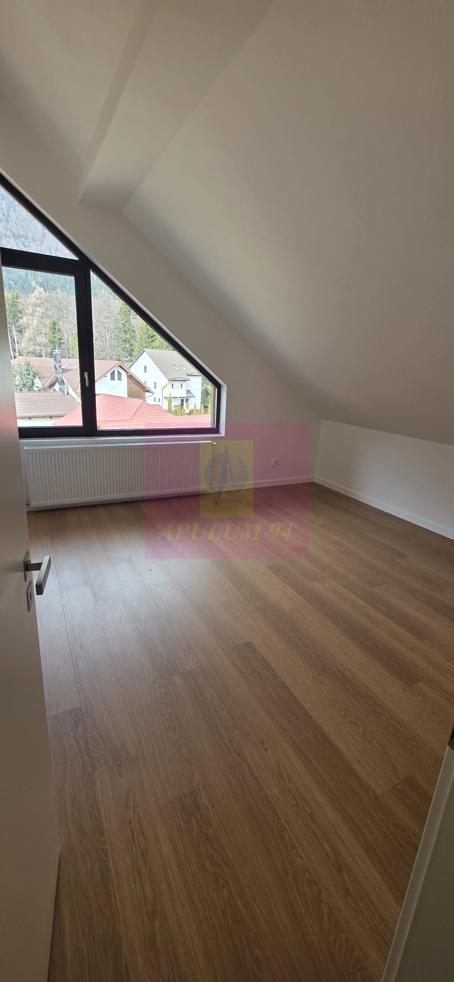 Apartament cu 2 camere de vanzare in Busteni — fotografia 3