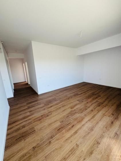De Vanzare Apartament 3 Camere Zona Aviatiei — fotografia 4