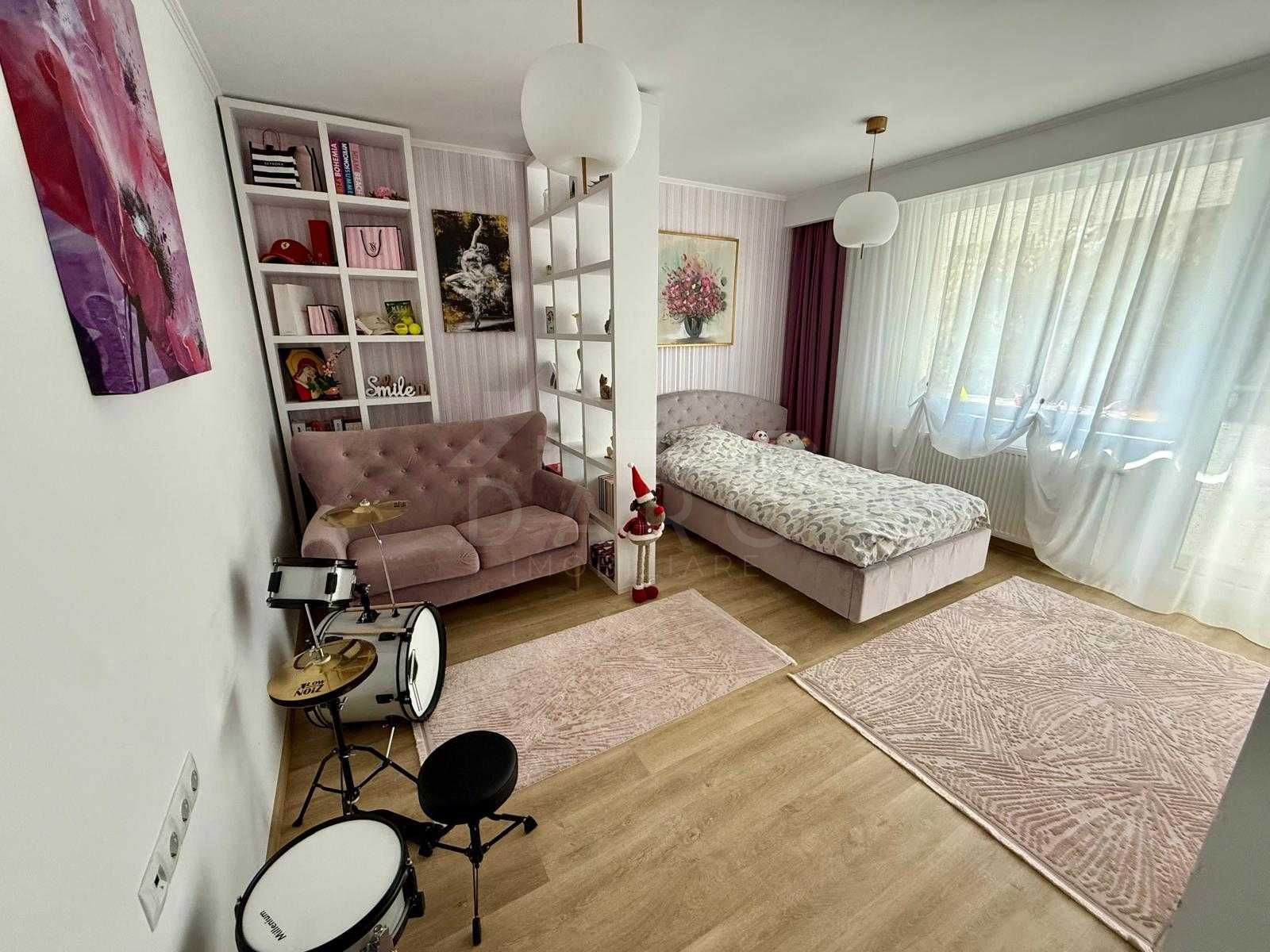 Apartament cu 2 camere, decomandat, etajul 3, complet renovat, ideal pentru locuit sau investiție, situat in cartierul Tudor, str Moldovei.