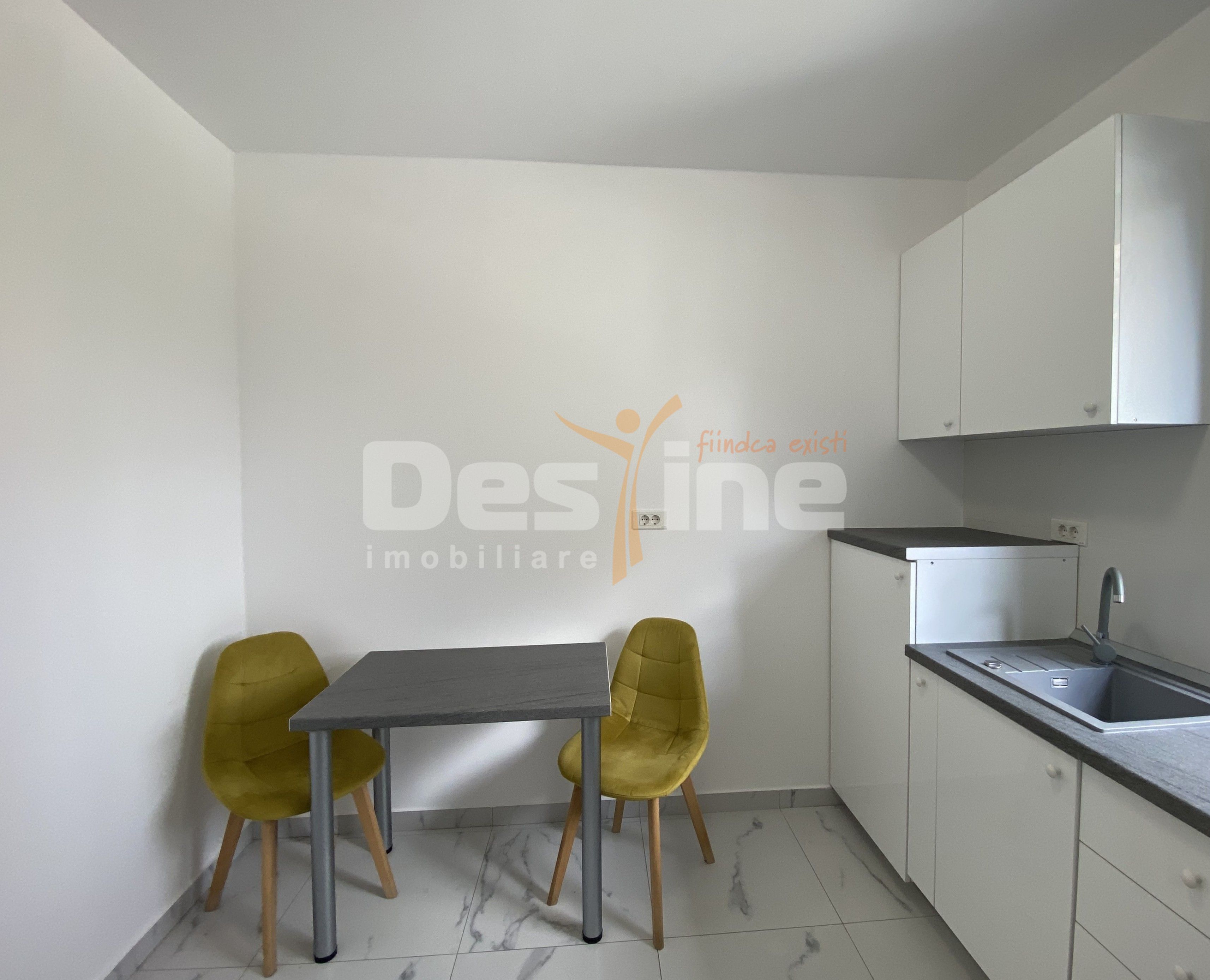 Garsoniera lux cu balcon si loc de parcare inclus,  cu bariera, Coresi — fotografia 6