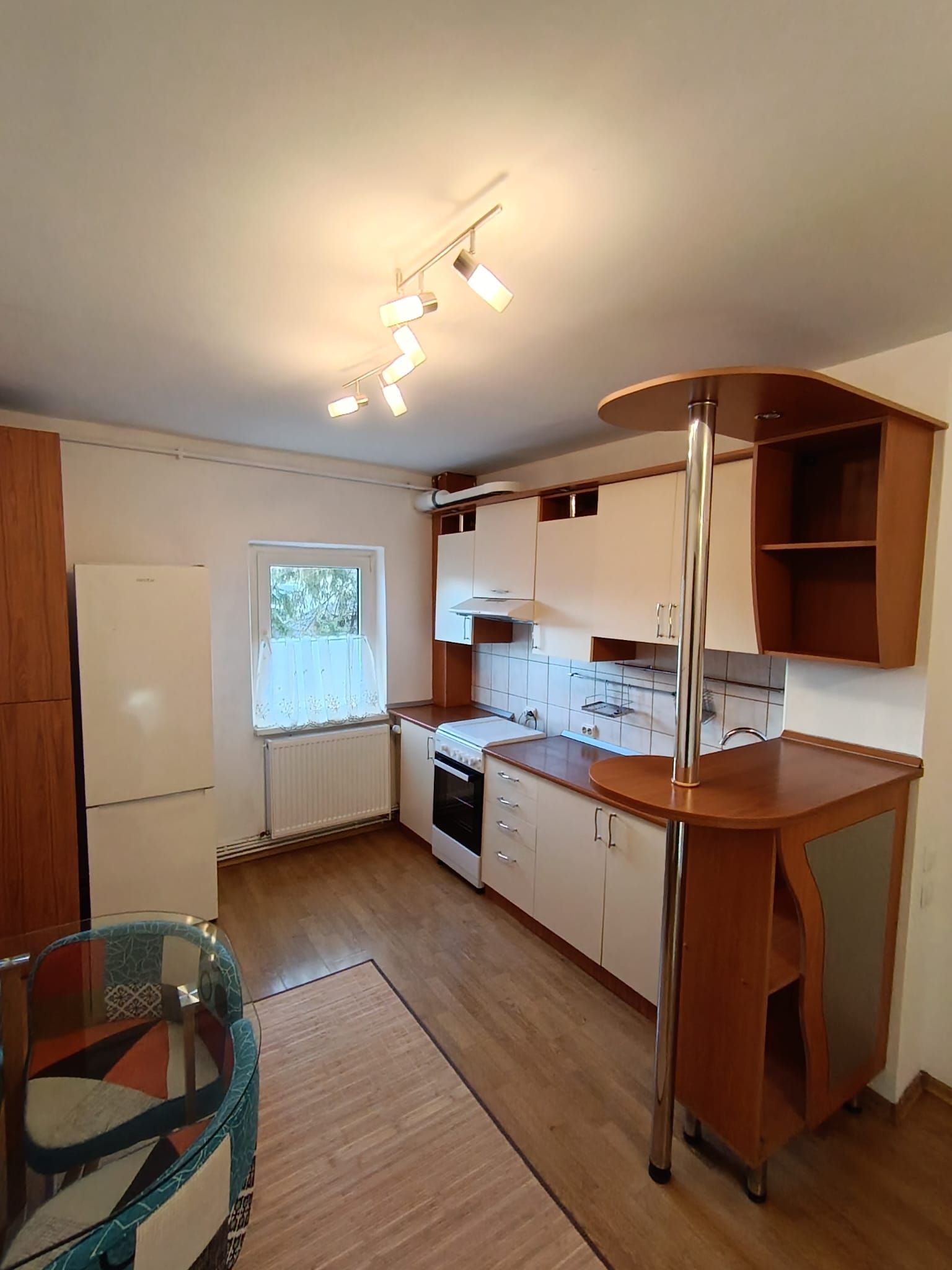 Apartament cu 2 camere, 55 mp, centrală proprie și aer condiționat — fotografia 4