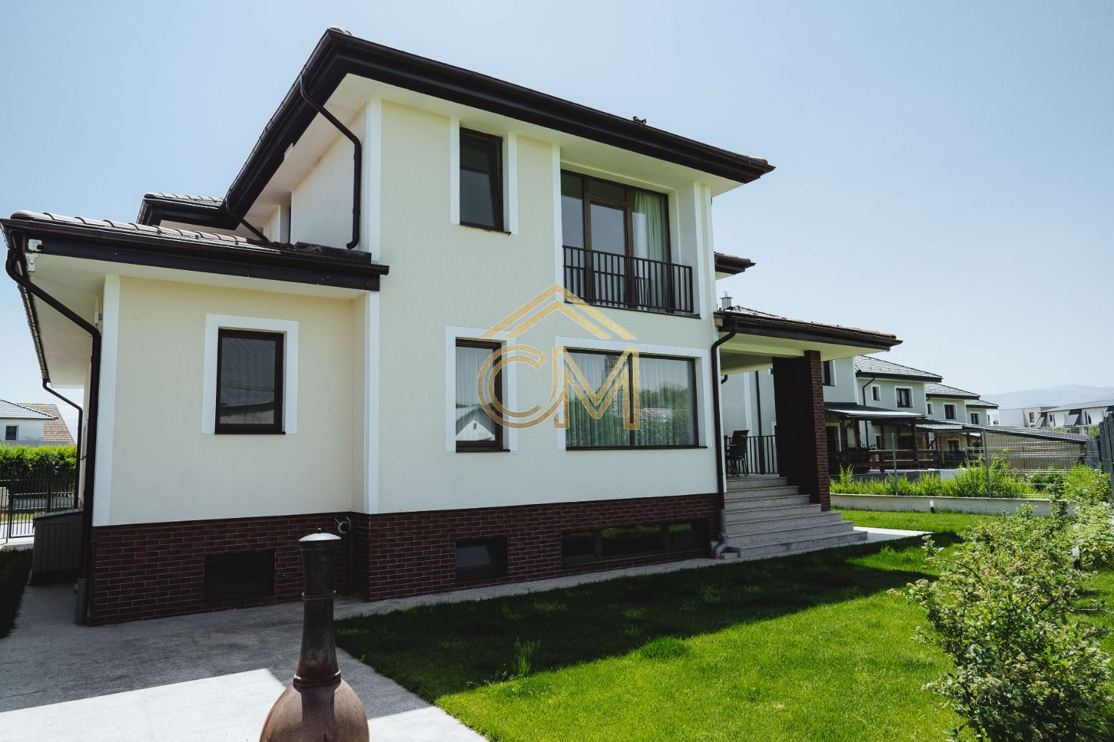 Casa 8 Camere- 3 Bai-316 MPU- Teren 581MP-Selimbar — fotografia 13