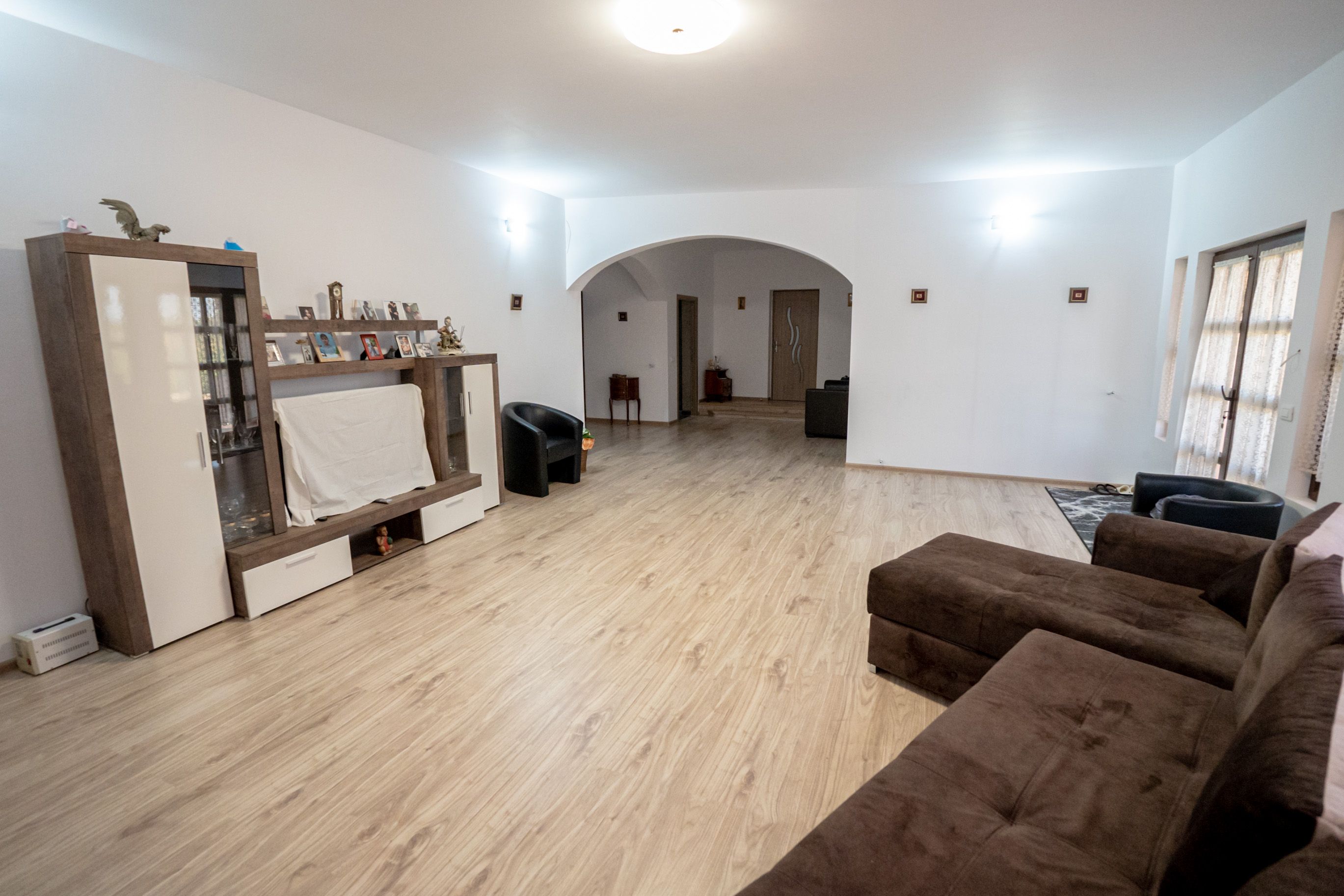 Casă de vânzare Furceni – 7 camere, teren 8.000 m — fotografia 3