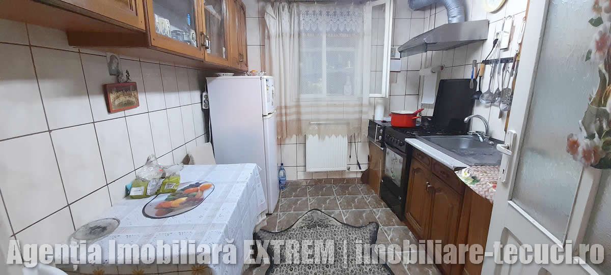 Casă de cărămidă, cu 4 camere, 417mp teren, lăngă Gara de Sud, Tecuci — fotografia 11