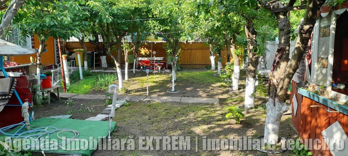 Casă de cărămidă, cu 4 camere, 417mp teren, lăngă Gara de Sud, Tecuci — fotografia 3