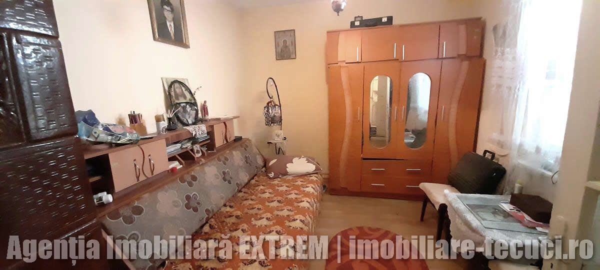 Casă de cărămidă, cu 4 camere, 417mp teren, lăngă Gara de Sud, Tecuci — fotografia 5