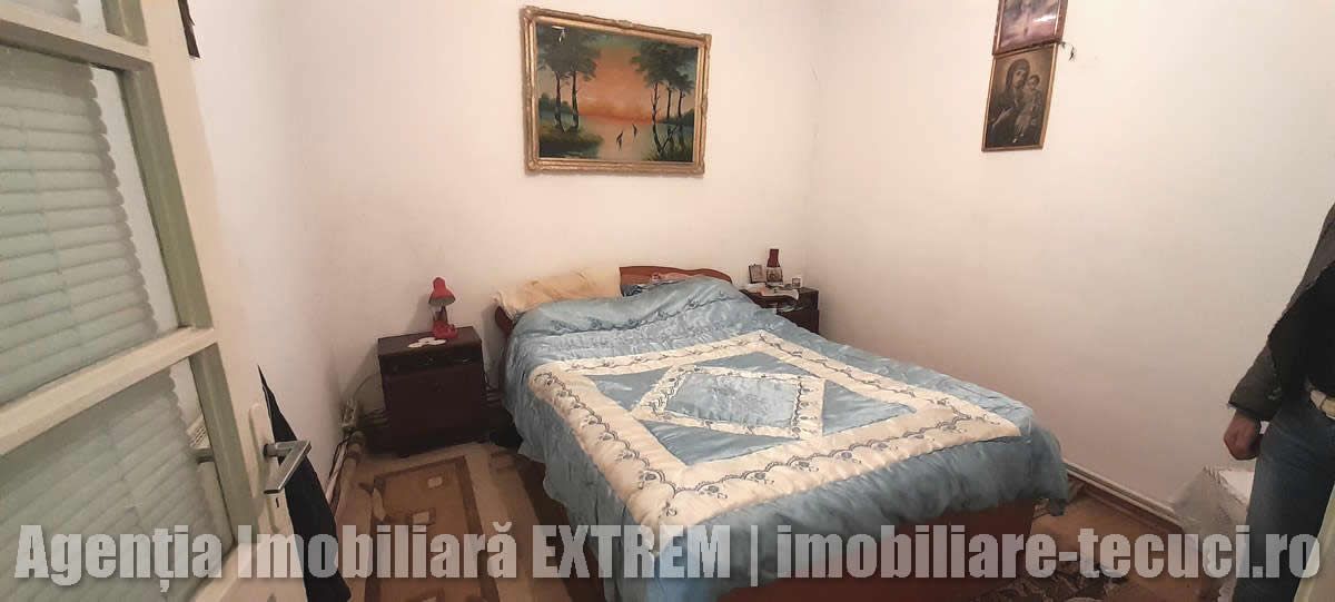 Casă de cărămidă, cu 4 camere, 417mp teren, lăngă Gara de Sud, Tecuci — fotografia 6