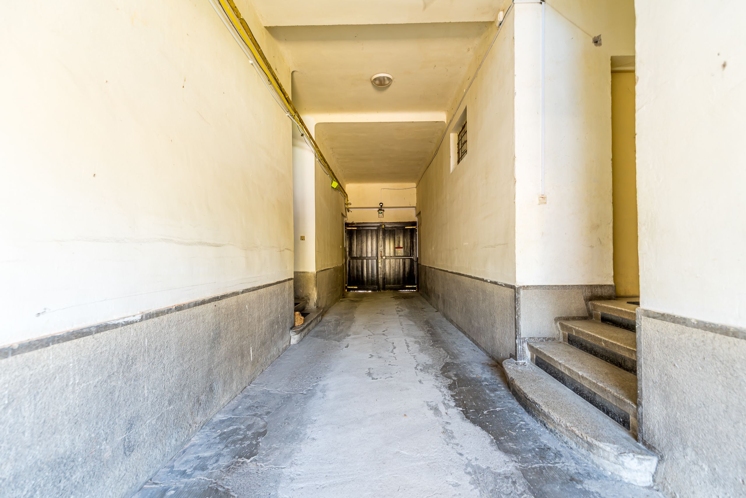 Apartament în centru cu acces auto și garaj propriu — fotografia 5