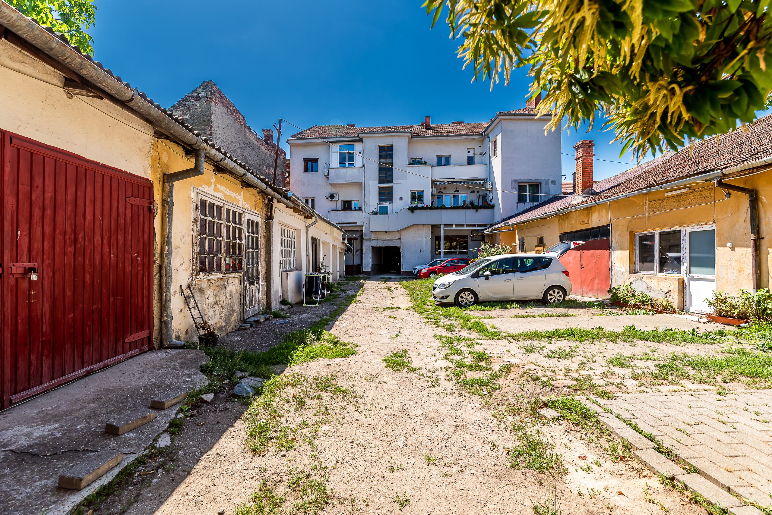 Apartament în centru cu acces auto și garaj propriu — fotografia 7