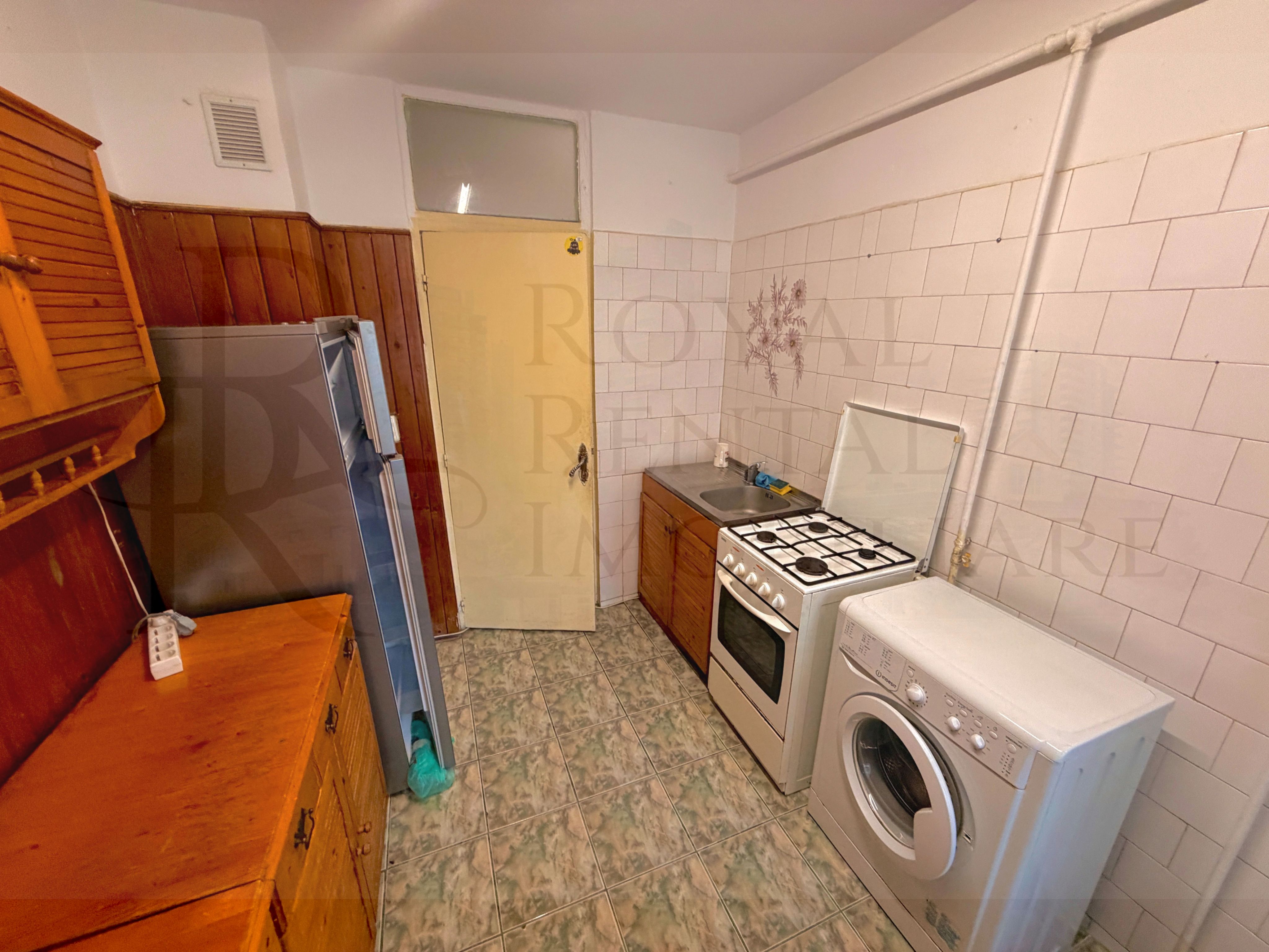 Apartament 4 camere în Ghergheni | Parcare proprie | Ideal studenți — fotografia 8