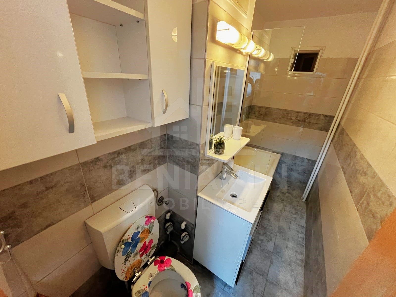2Camere-Decomandat-Etaj 2-AC-Mobilat-Utilat-Modern-Zona Intim-Lapus — fotografia 5