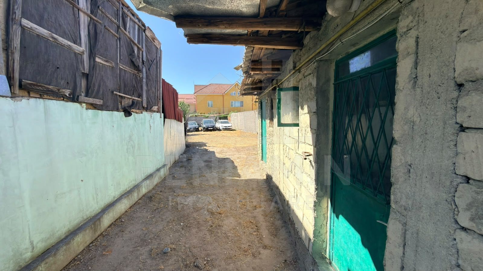 Teren Intravilan-277mp-Toate Utilitatile-Zona Spitalul Numarul 1 — fotografia 3