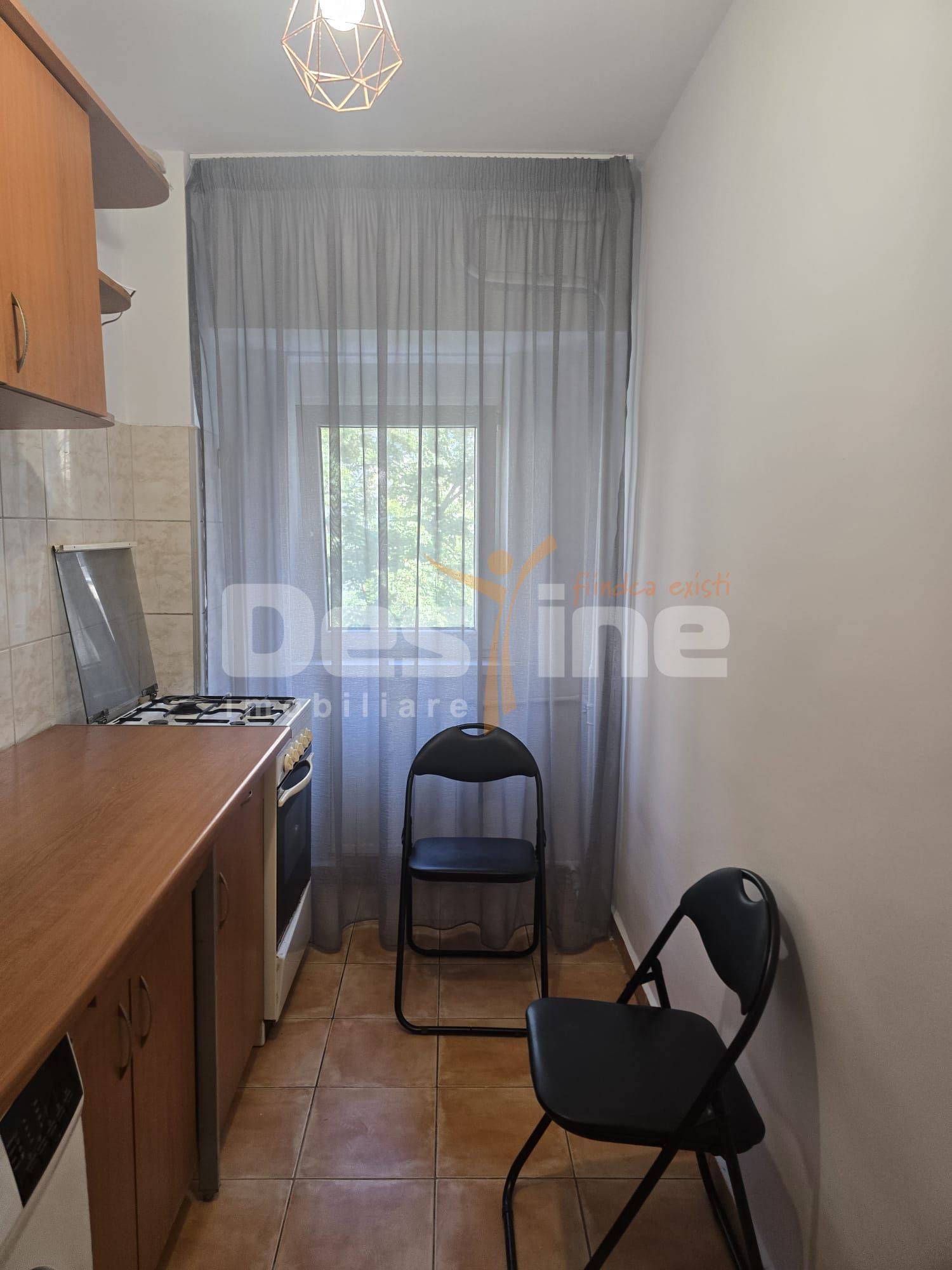 Nerva Traian | Garsoniera | 42mp | et 4 | mobilata |  399 euro — fotografia 4
