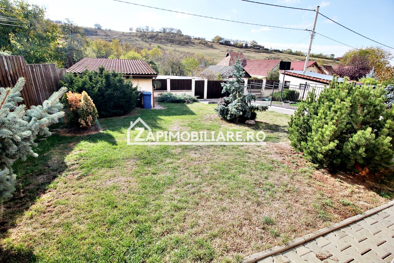 Casa 3 camere, 2 bai,1 garaj,teren 360 mp.zona Dambu Pietros — fotografia 2