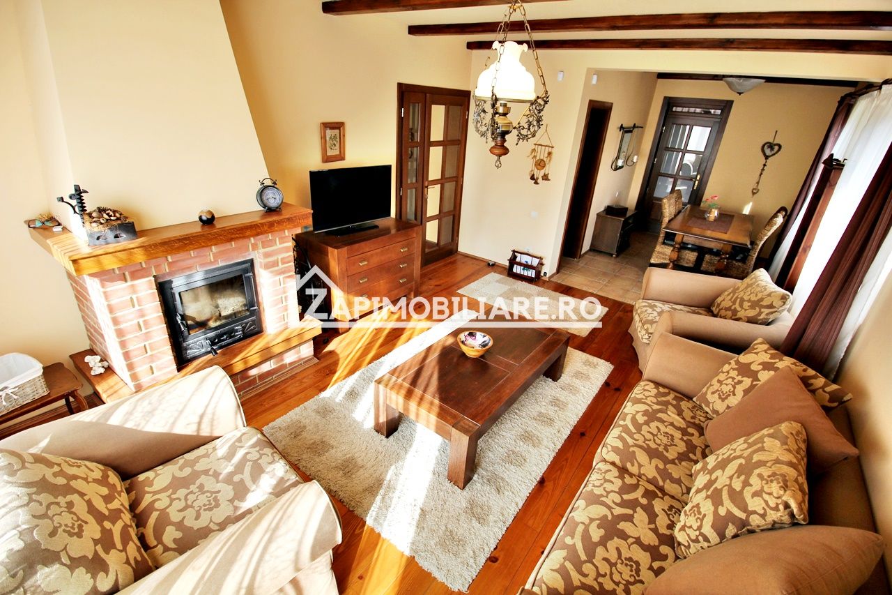 Casa 3 camere, 2 bai,1 garaj,teren 360 mp.zona Dambu Pietros — fotografia 3