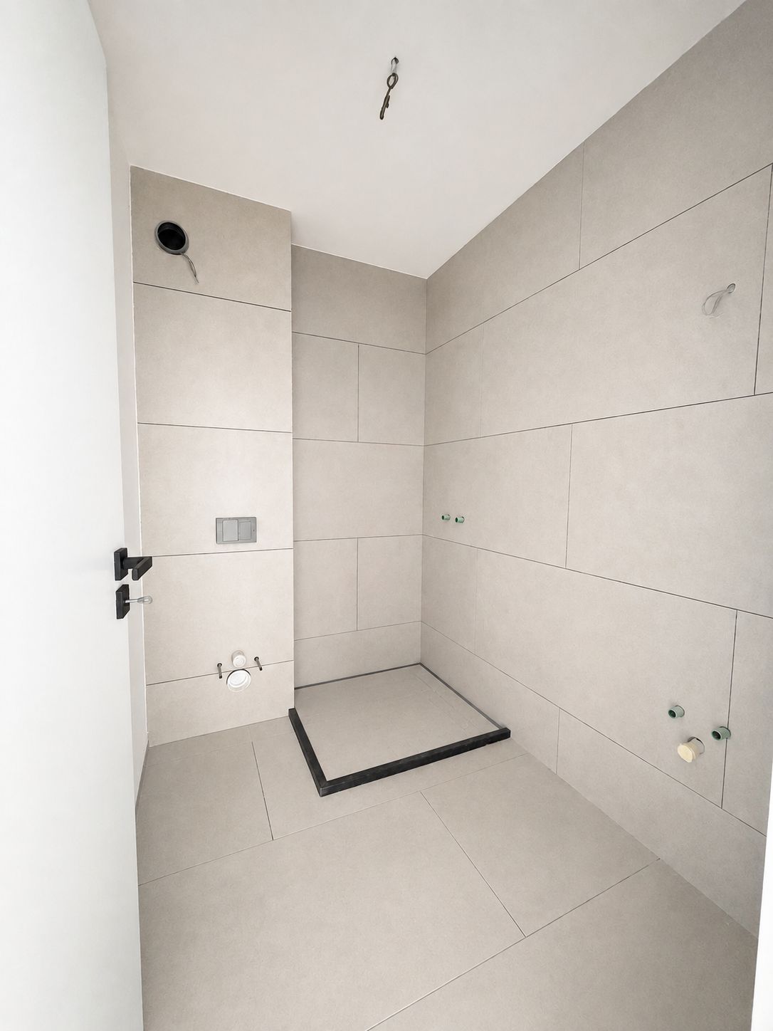 Apartament 2 camere, depozitare, etaj intermediar, balcon, garaj, boxa — fotografia 3