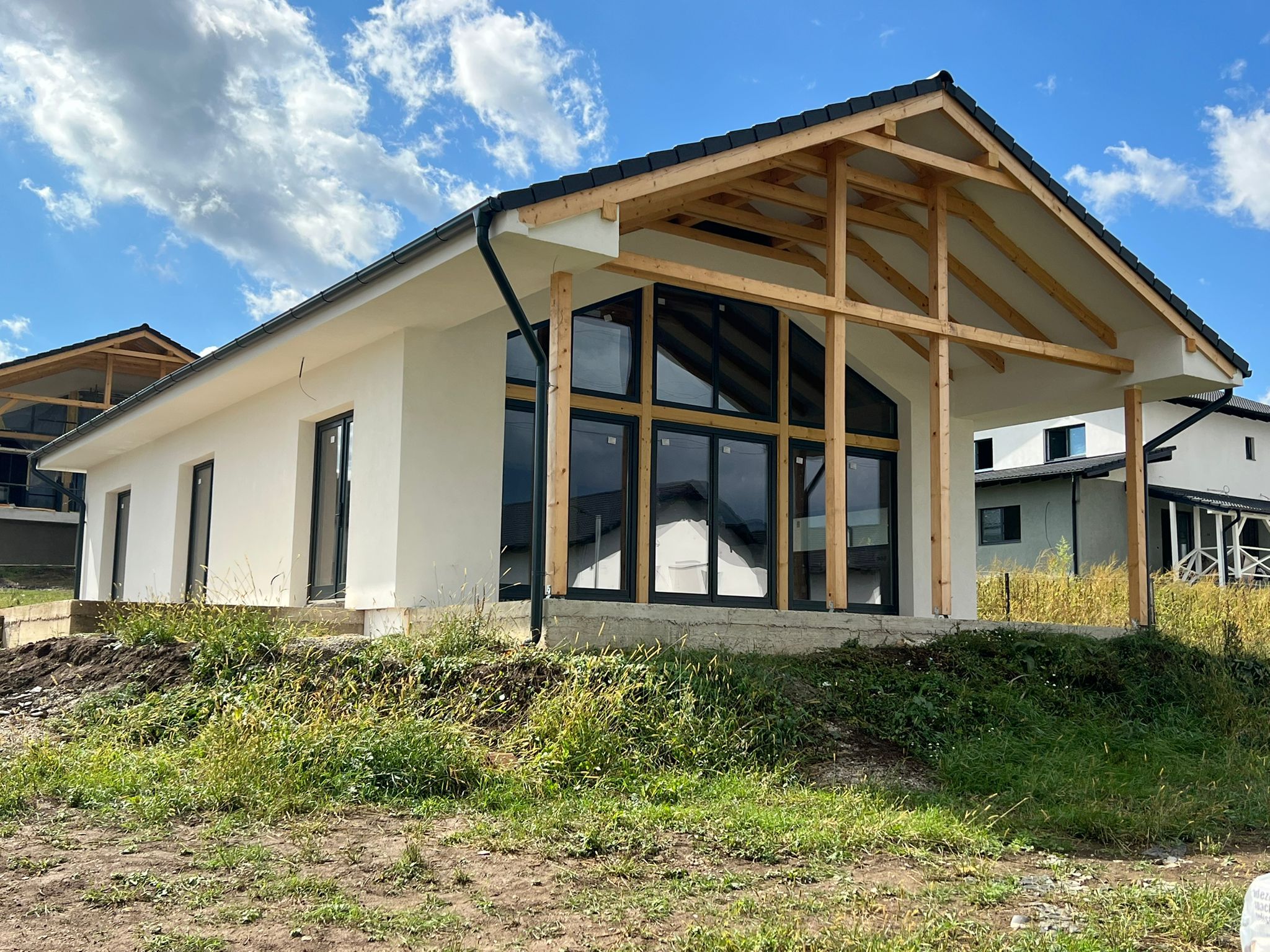 Casa la cheie 130mp 4 camere,2 băi,700mp teren,Livezeni