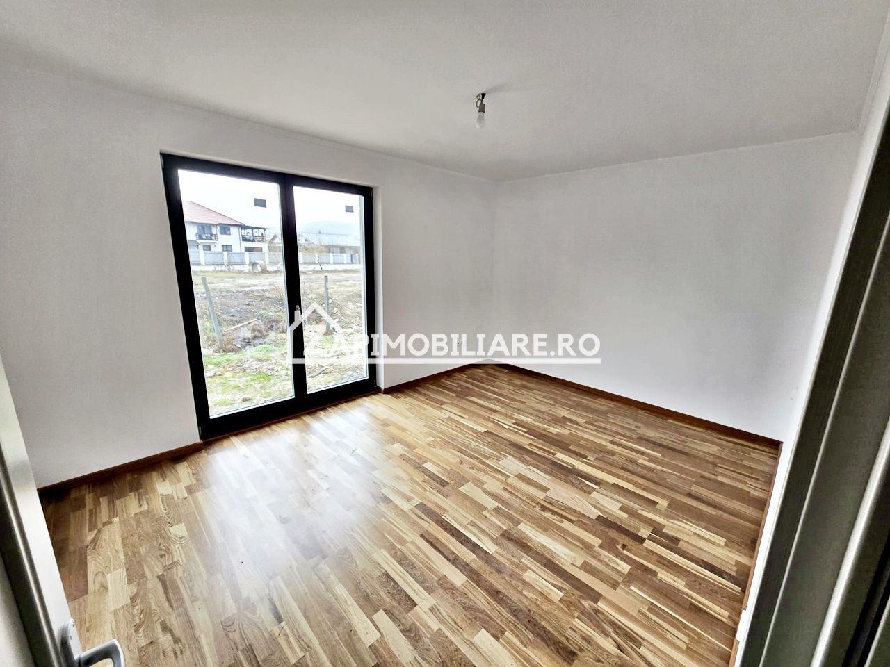 Casa la cheie 130mp 4 camere,2 băi,700mp teren,Livezeni — fotografia 8
