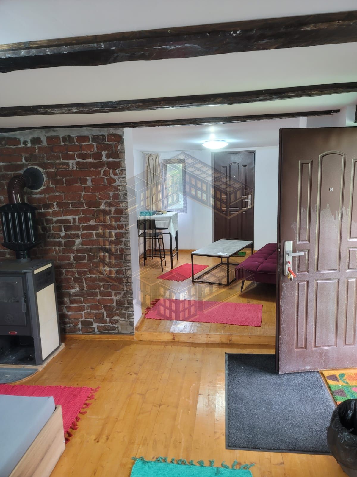 Casa individuala, renovata, teren 5 ha, Glodghilesti, Hunedoara — fotografia 3