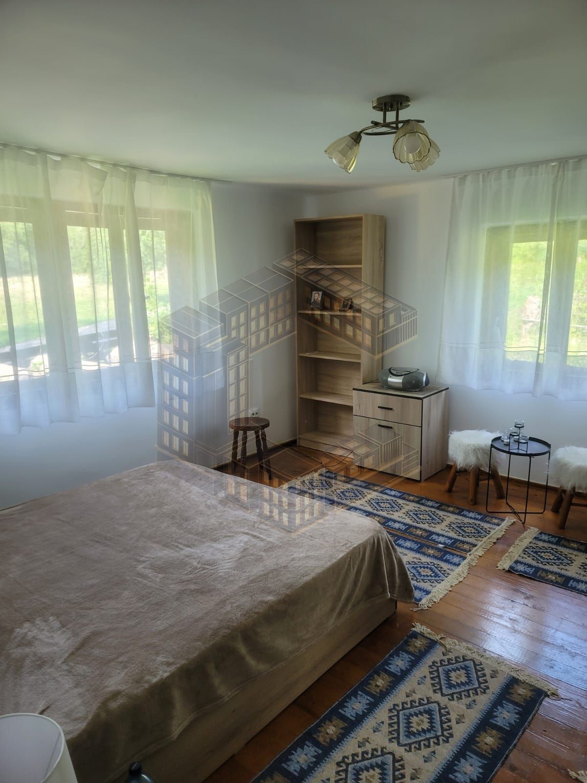Casa individuala, renovata, teren 5 ha, Glodghilesti, Hunedoara — fotografia 4