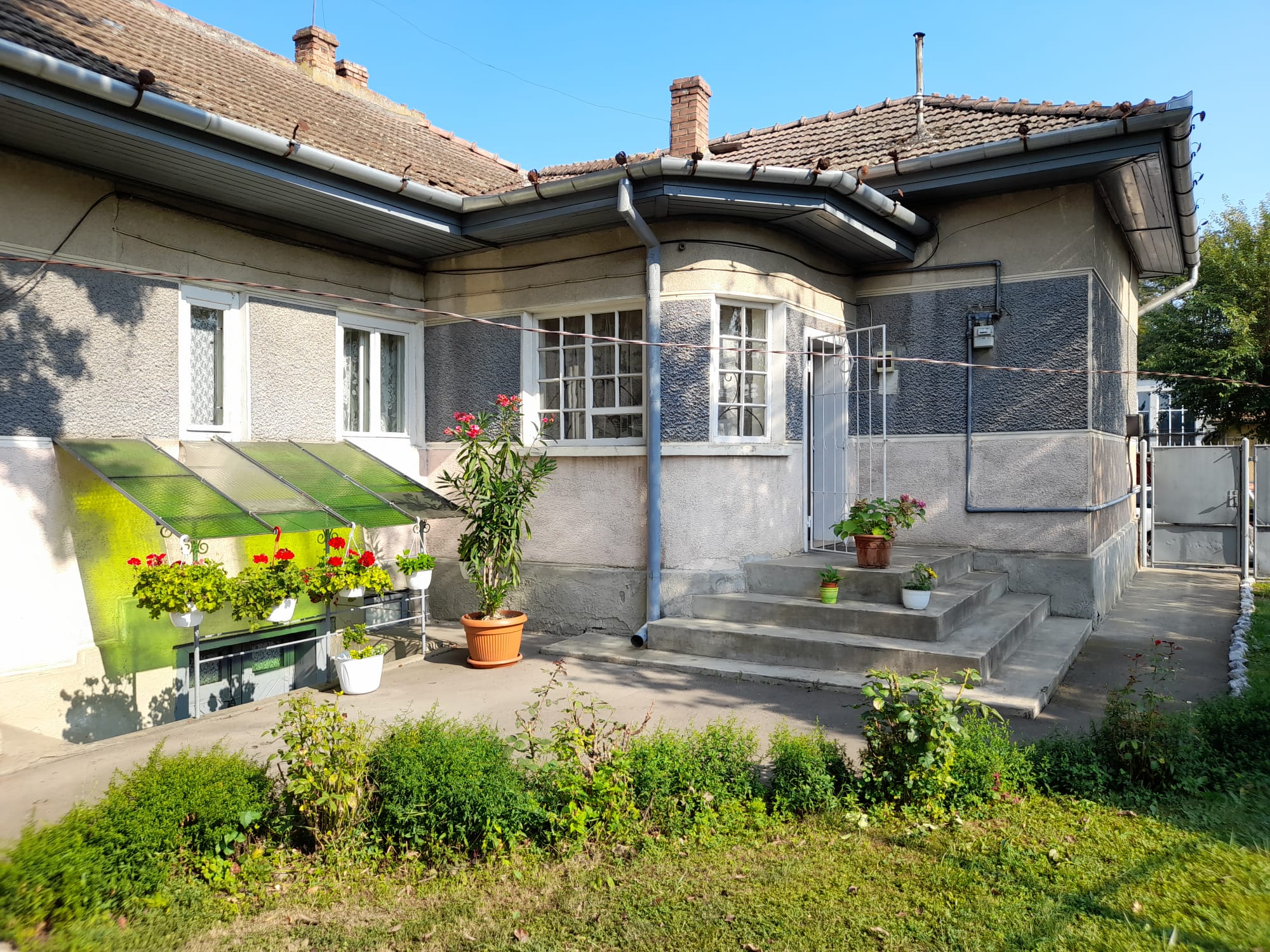 De vanzare casa cu 4 camere teren 917mp pe str Gh. Doja
