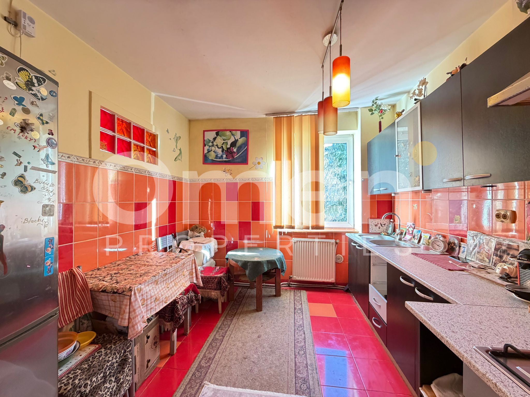 Apartament cu 3 camere, decomandat, etaj intermediar, zona Iuliu Maniu